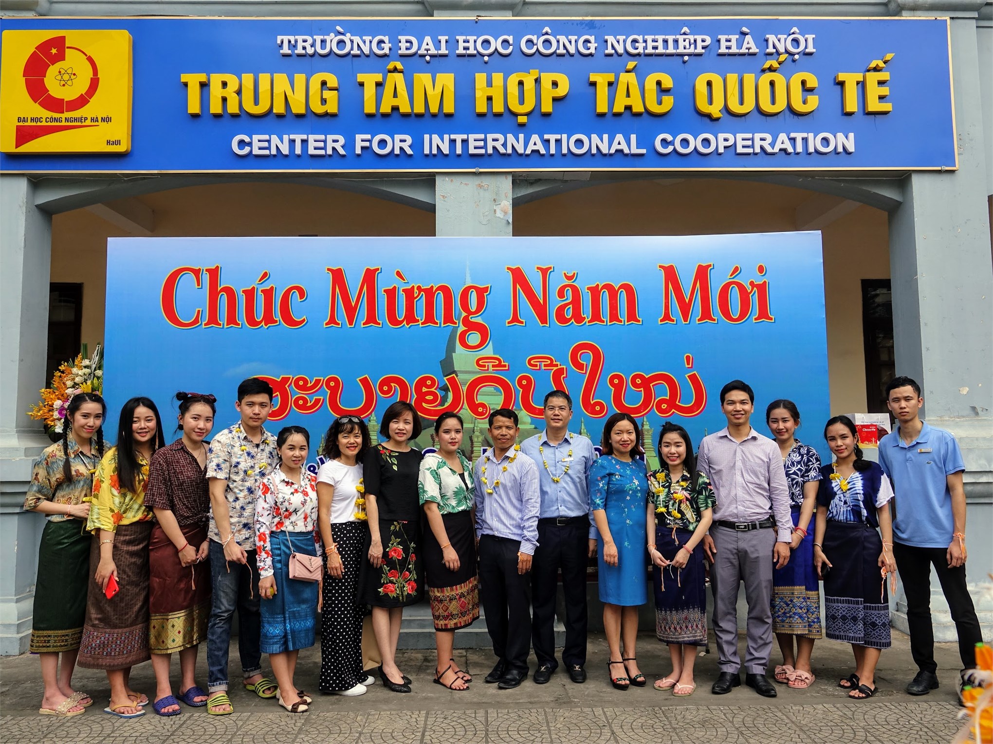Lưu học sinh Lào vui tết cổ truyền tại Đại học Công nghiệp Hà Nội