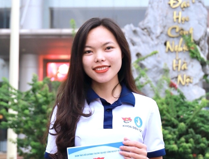 Diệp Hiền trong ngày nhận danh hiệu gương mặt trẻ tiêu biểu trường Đại học Công nghiệp Hà Nội năm 2022. Ảnh: Nhân vật cung cấp