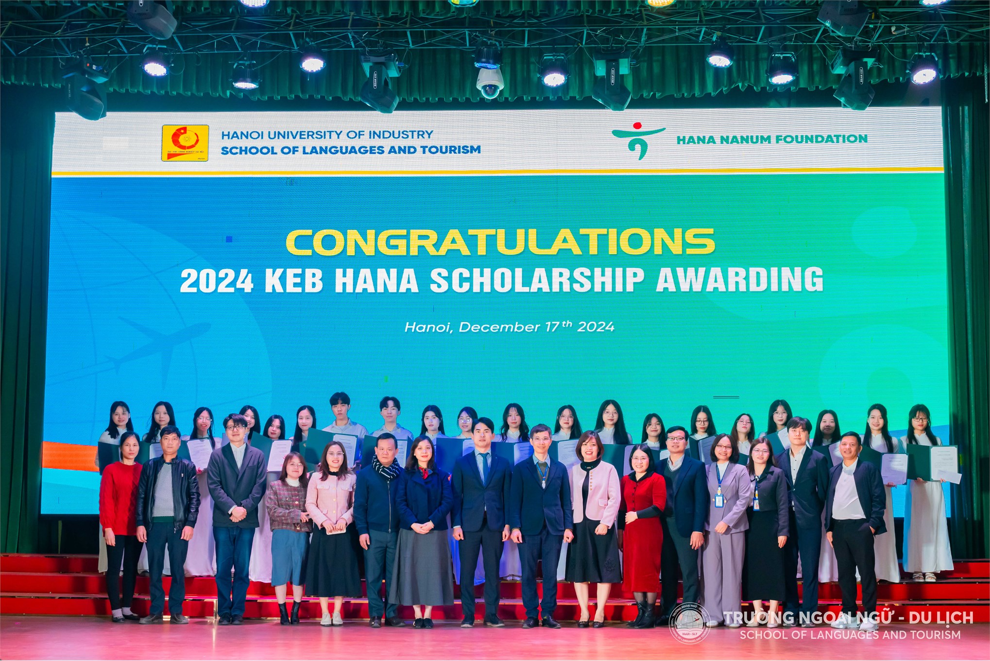 KEB Hana Bank awards $8,000 scholarship to 20 Korean language students at Hanoi University of Industry