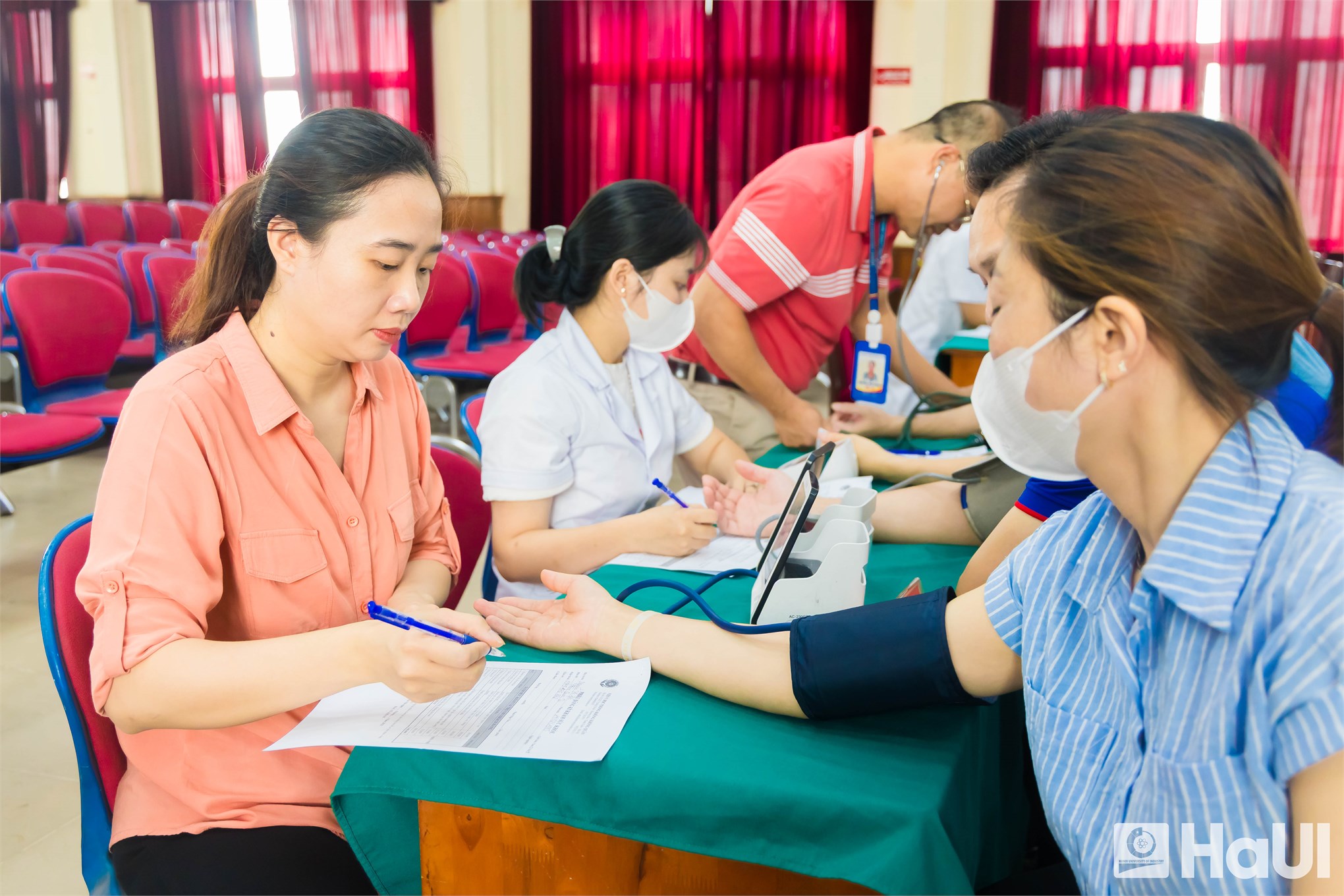 Đại học Công nghiệp Hà Nội tổ chức khám sức khỏe giữa kỳ cho viên chức, người lao động