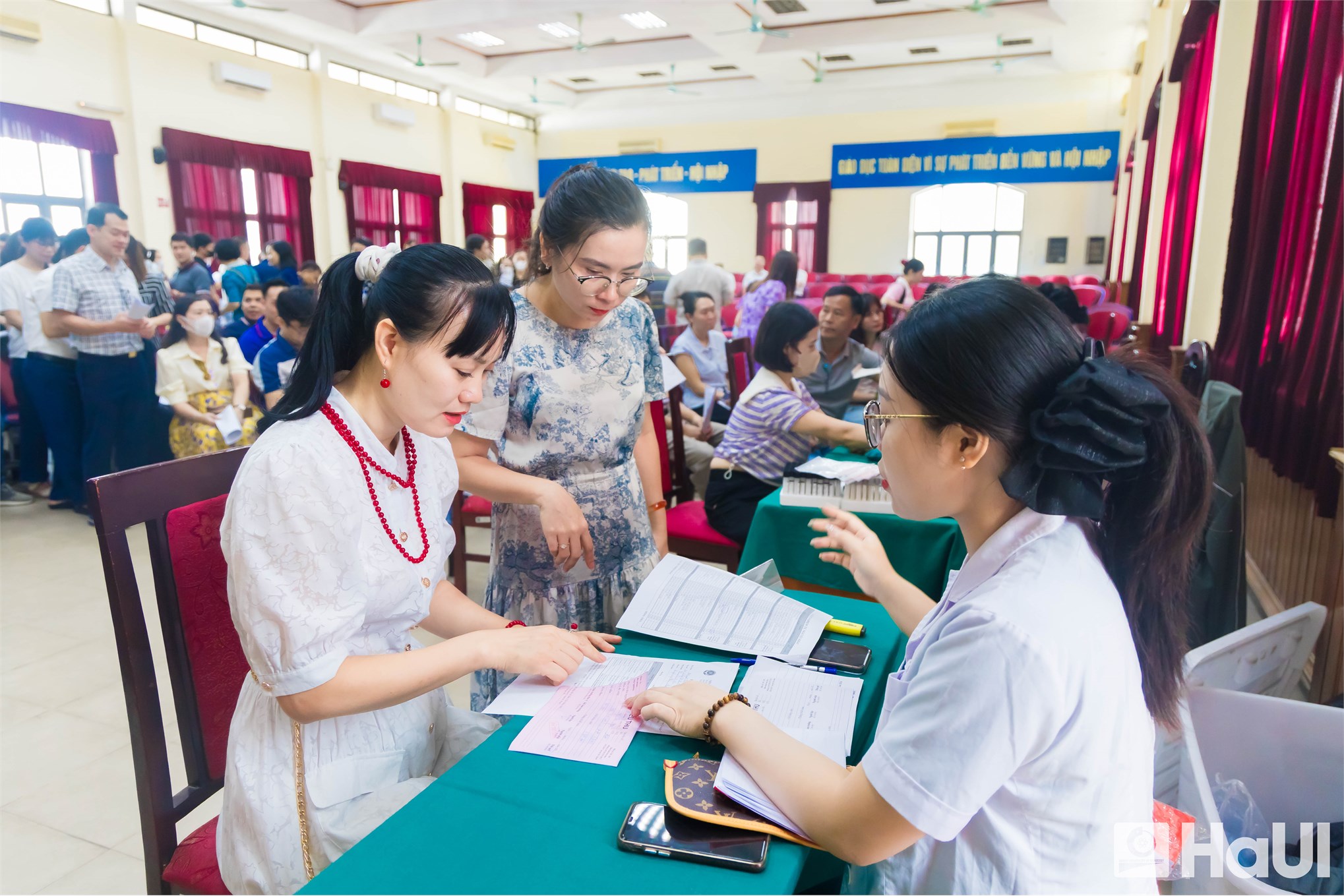 Đại học Công nghiệp Hà Nội tổ chức khám sức khỏe giữa kỳ cho viên chức, người lao động