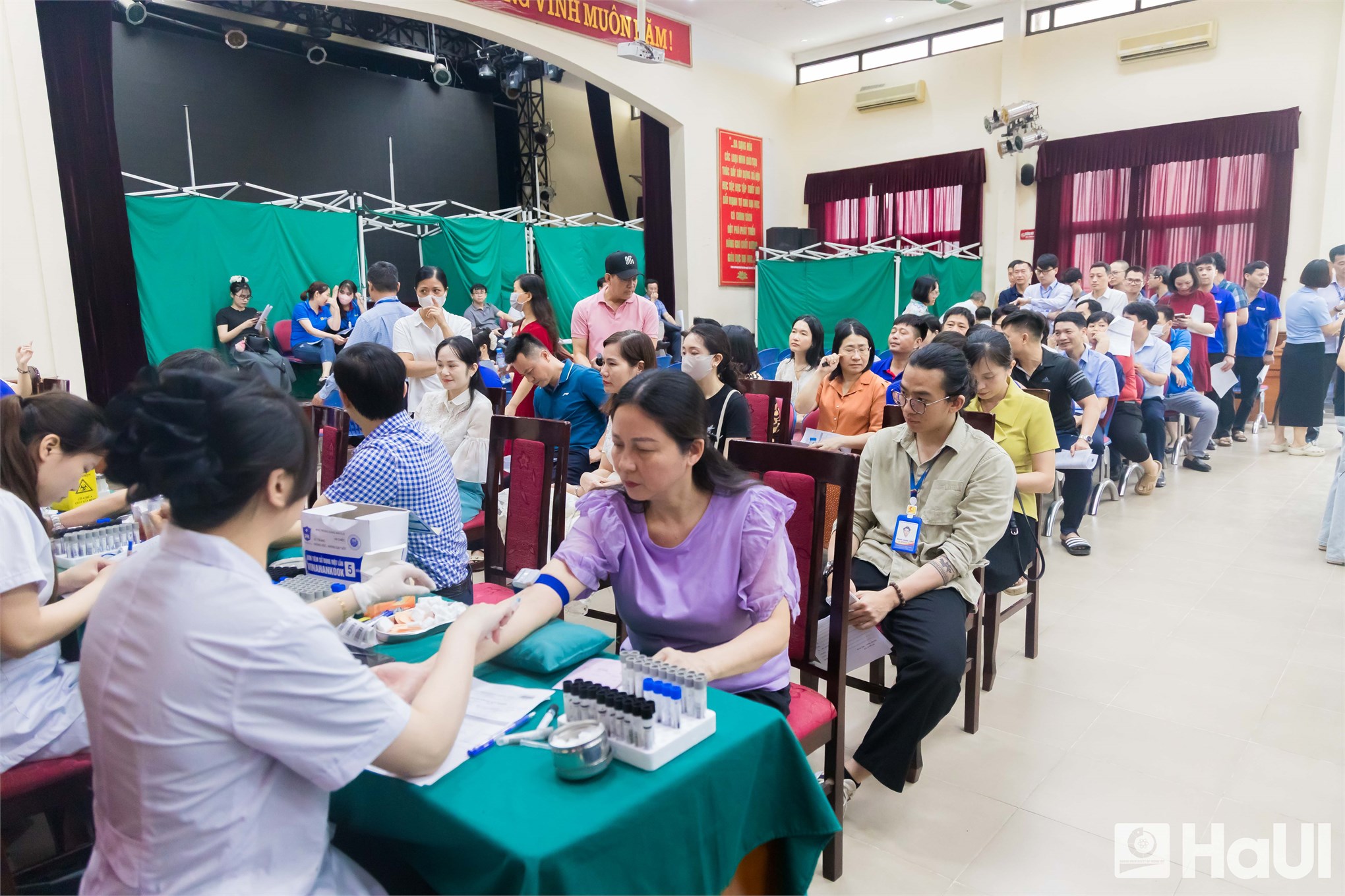 Đại học Công nghiệp Hà Nội tổ chức khám sức khỏe giữa kỳ cho viên chức, người lao động