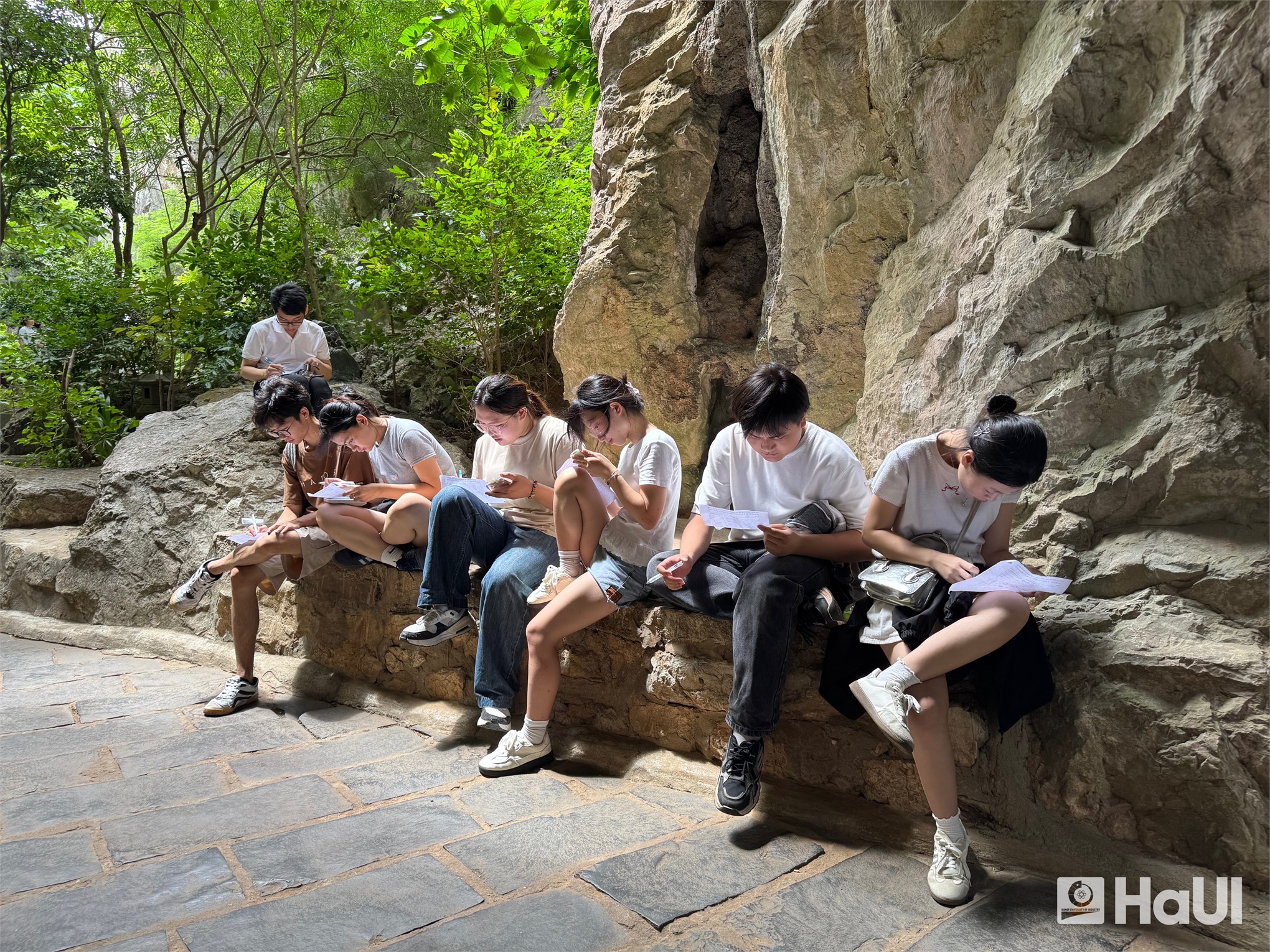 Sinh viên Trường Kinh tế, HaUI với nhiều trải nghiệm ý nghĩa tại DUE và UEH