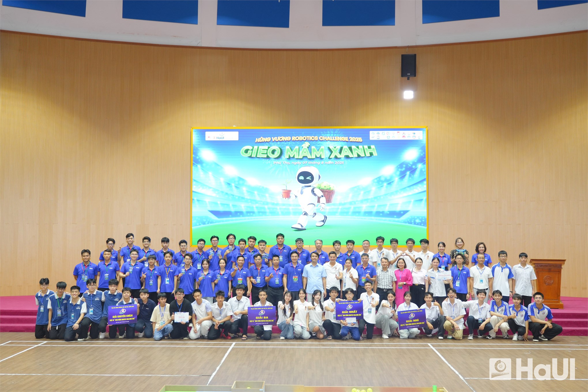 `Hùng Vương Robotics Challenge 2025`: Lan tỏa thông điệp `Gieo mầm xanh` vì tương lai bền vững