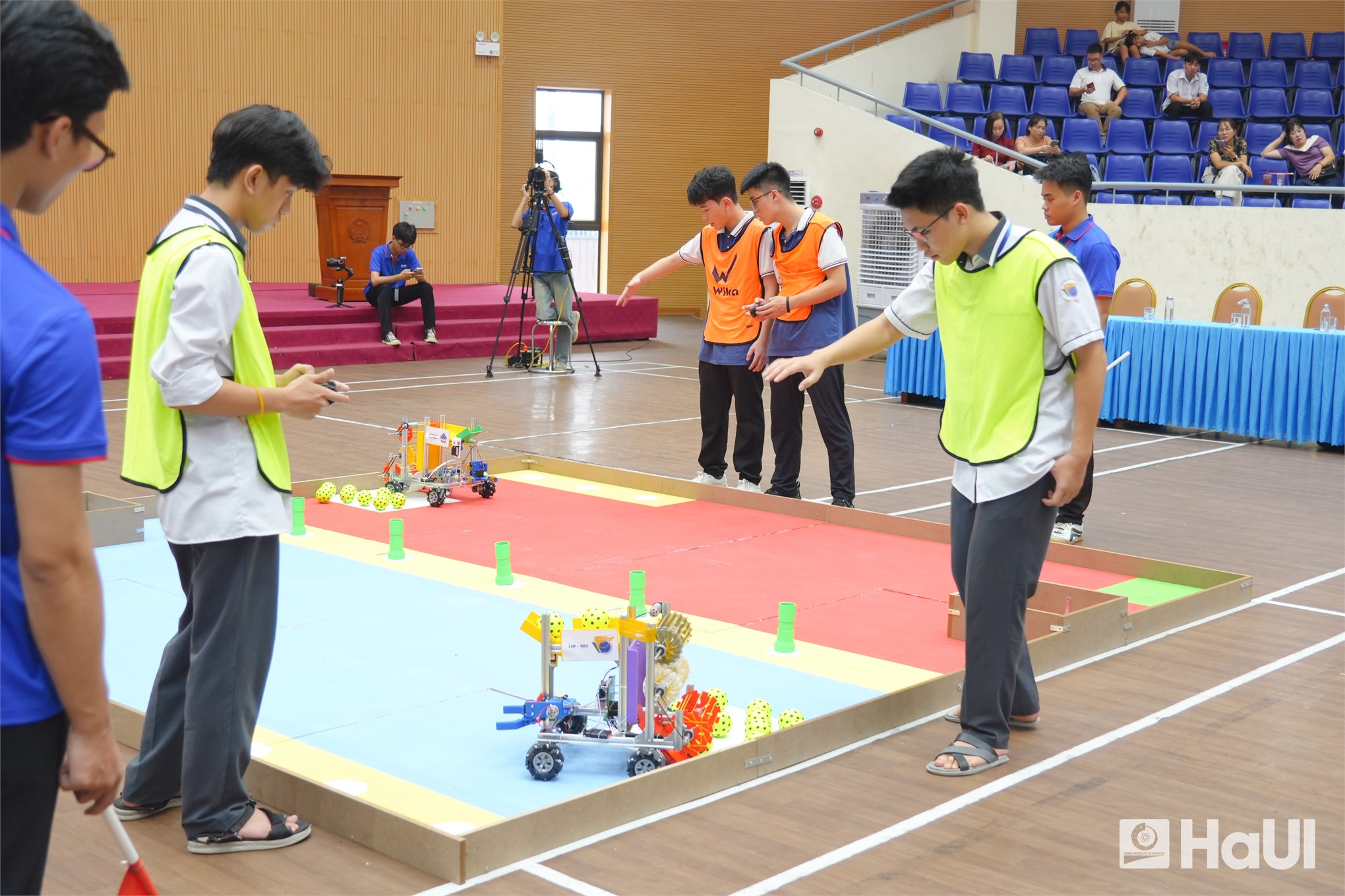 `Hùng Vương Robotics Challenge 2025`: Lan tỏa thông điệp `Gieo mầm xanh` vì tương lai bền vững