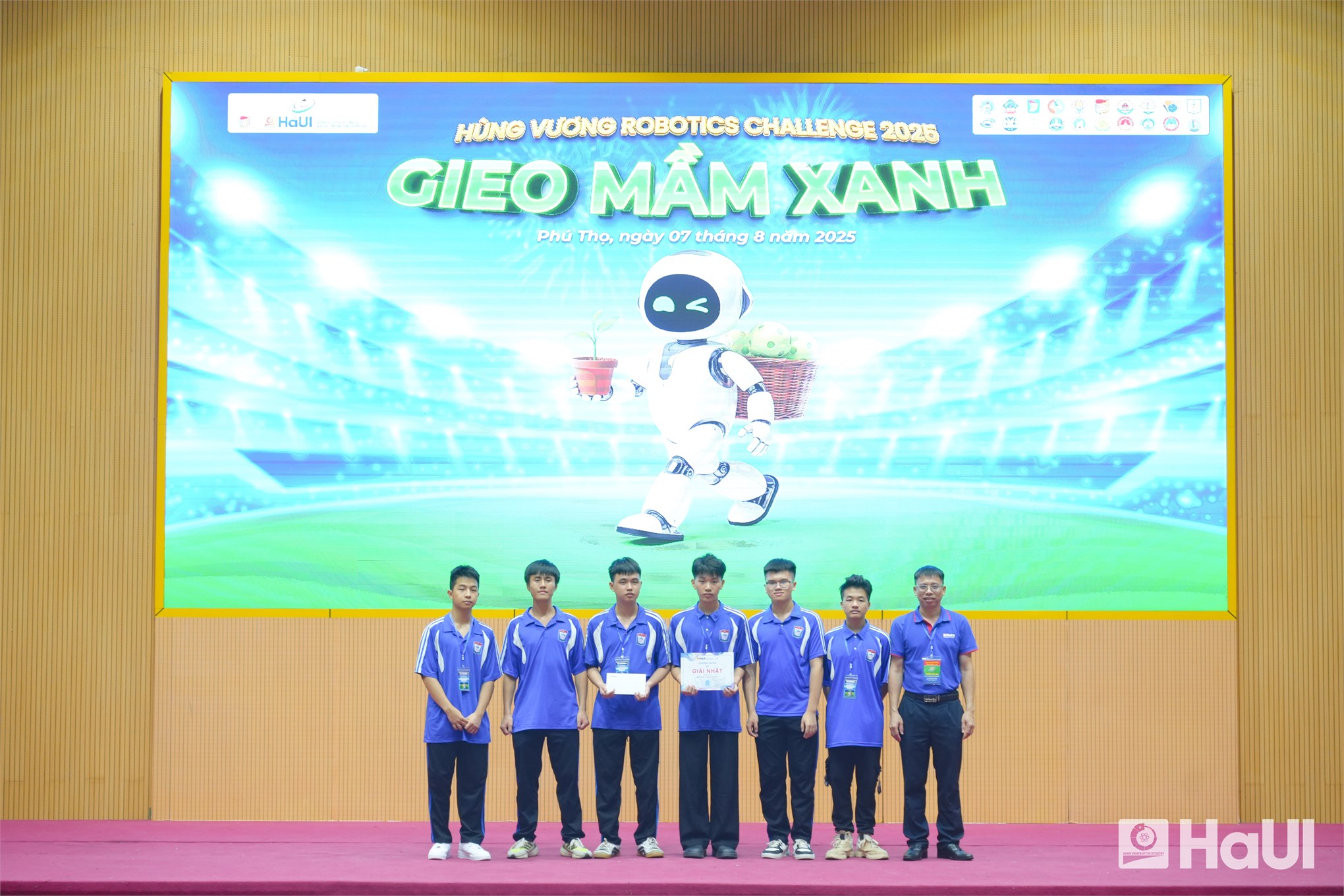 `Hùng Vương Robotics Challenge 2025`: Lan tỏa thông điệp `Gieo mầm xanh` vì tương lai bền vững