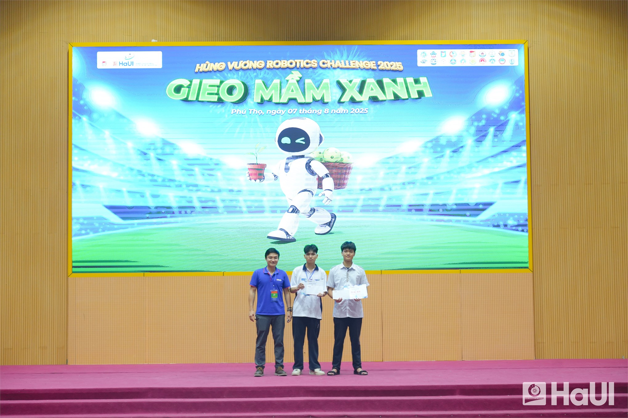 `Hùng Vương Robotics Challenge 2025`: Lan tỏa thông điệp `Gieo mầm xanh` vì tương lai bền vững