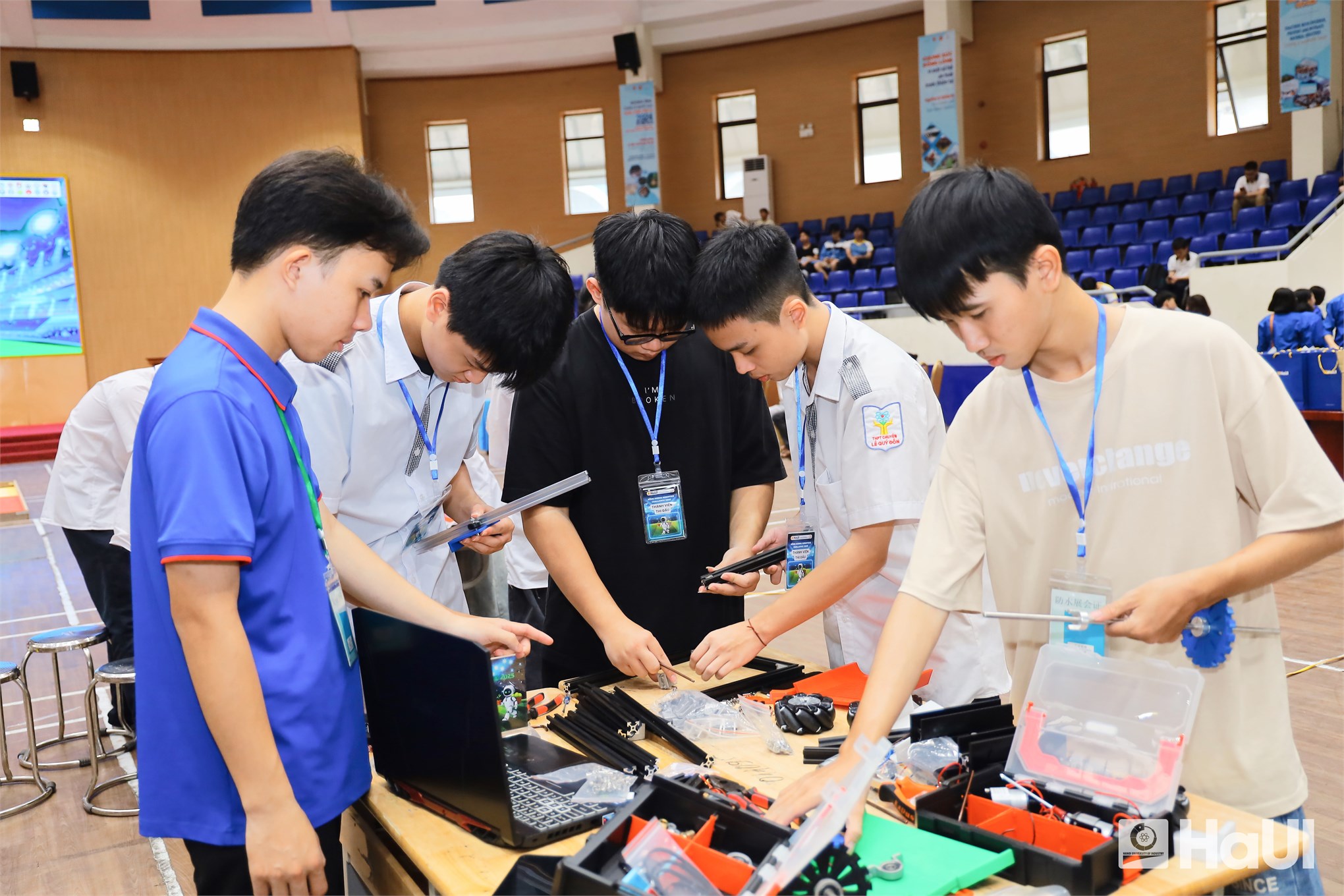 `Hùng Vương Robotics Challenge 2025`: Lan tỏa thông điệp `Gieo mầm xanh` vì tương lai bền vững