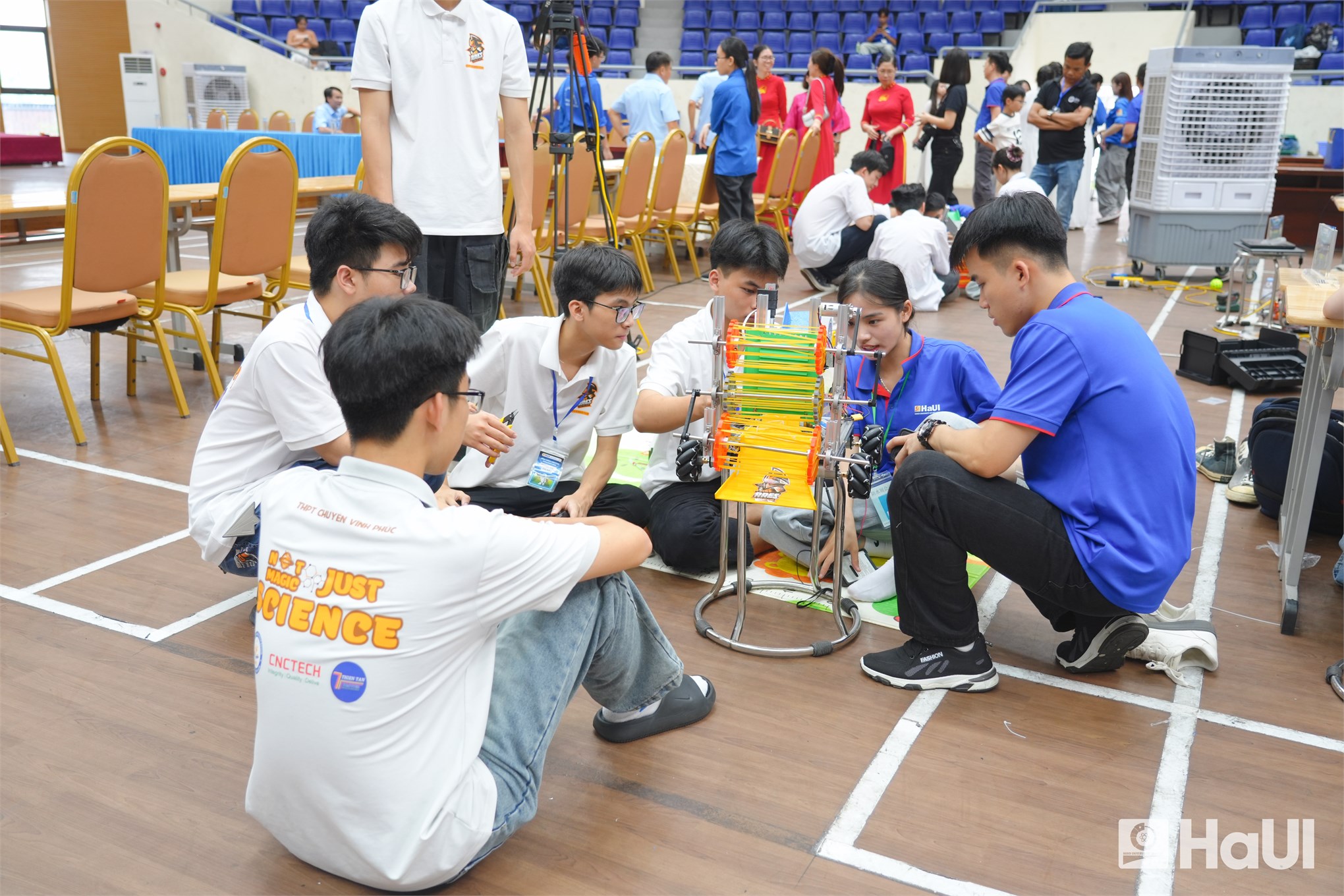`Hùng Vương Robotics Challenge 2025`: Lan tỏa thông điệp `Gieo mầm xanh` vì tương lai bền vững