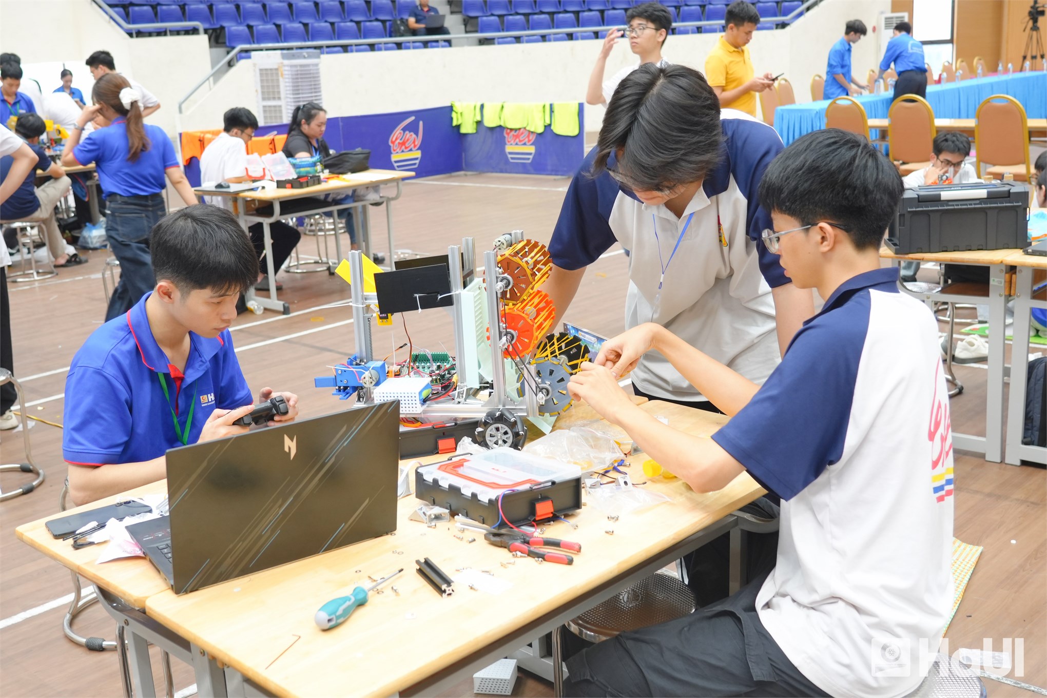 `Hùng Vương Robotics Challenge 2025`: Lan tỏa thông điệp `Gieo mầm xanh` vì tương lai bền vững