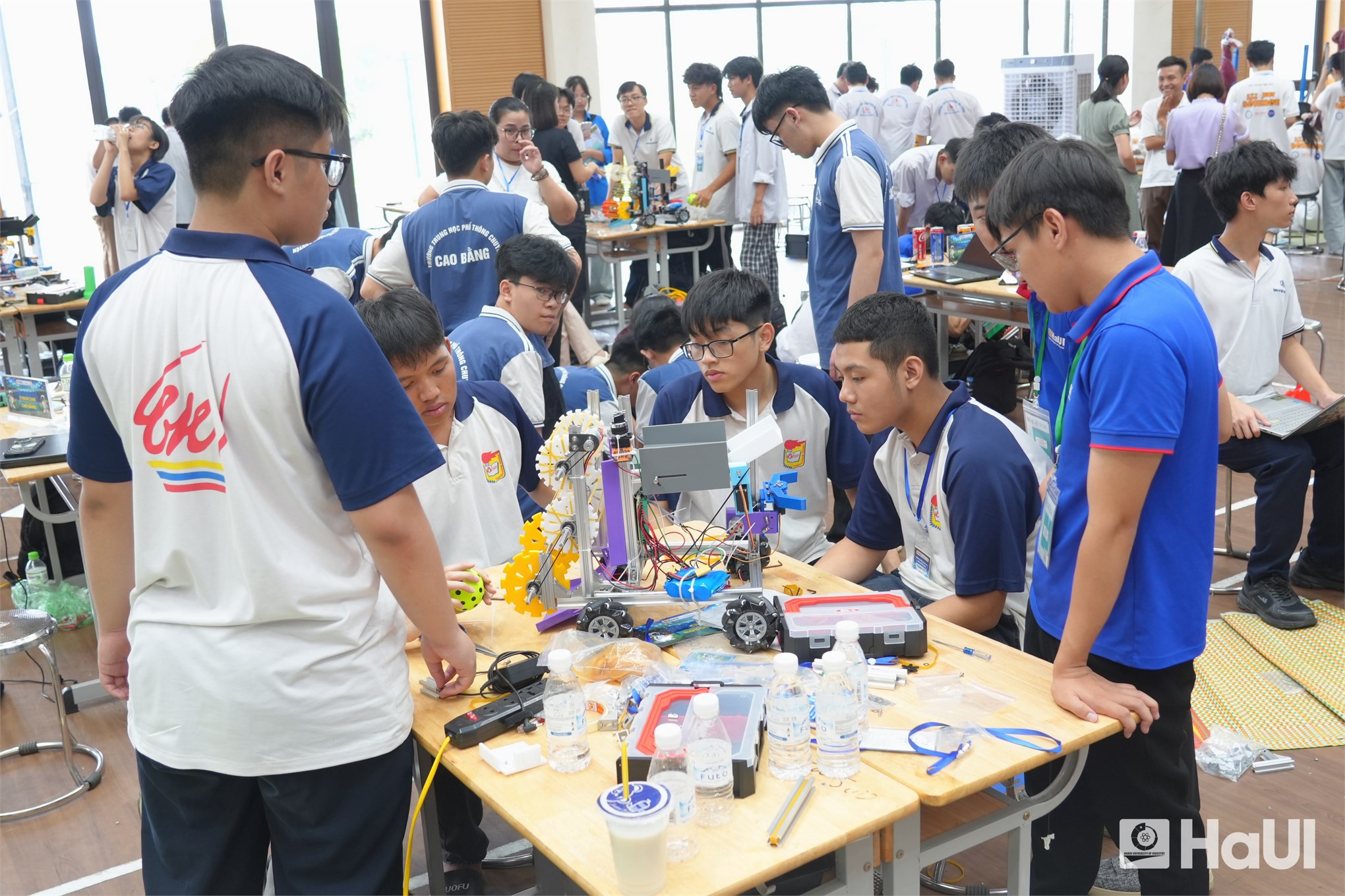 `Hùng Vương Robotics Challenge 2025`: Lan tỏa thông điệp `Gieo mầm xanh` vì tương lai bền vững