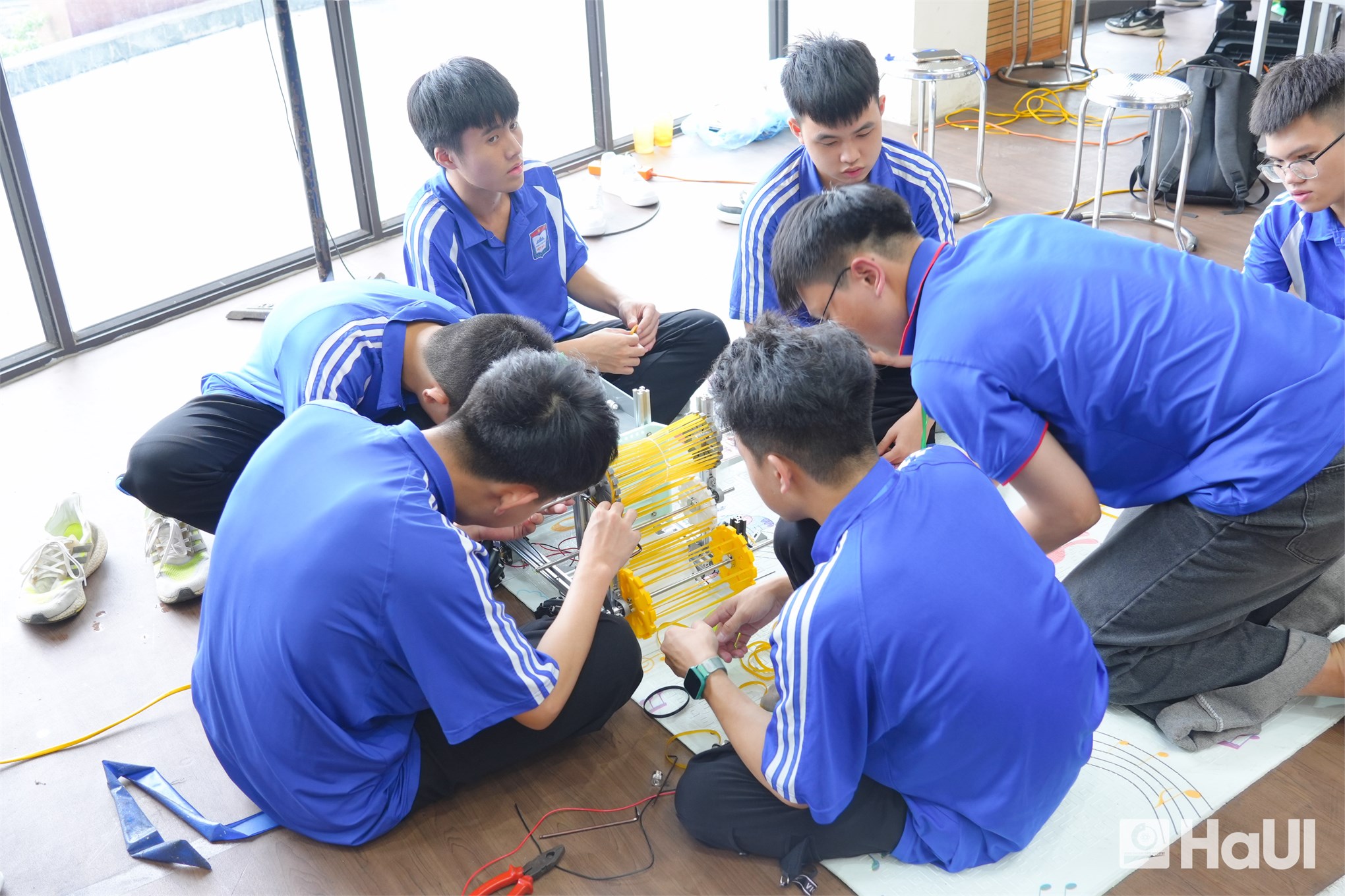 `Hùng Vương Robotics Challenge 2025`: Lan tỏa thông điệp `Gieo mầm xanh` vì tương lai bền vững
