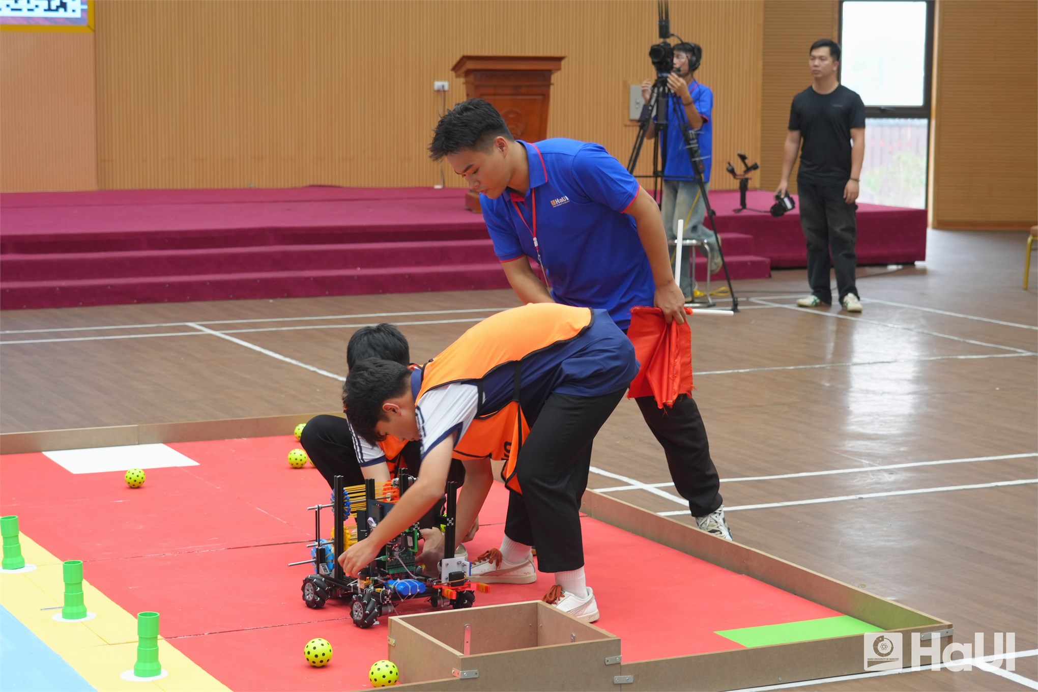 `Hùng Vương Robotics Challenge 2025`: Lan tỏa thông điệp `Gieo mầm xanh` vì tương lai bền vững