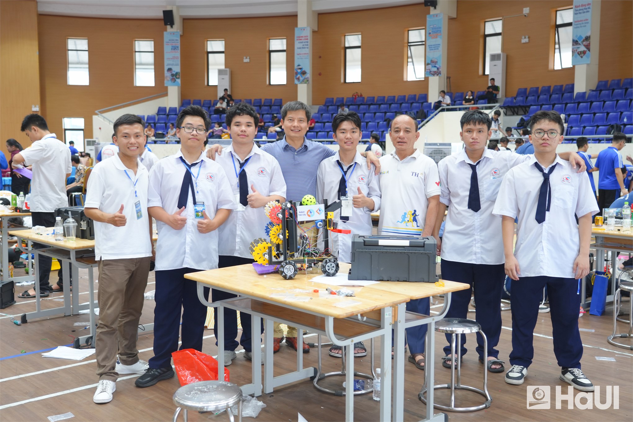 `Hùng Vương Robotics Challenge 2025`: Lan tỏa thông điệp `Gieo mầm xanh` vì tương lai bền vững