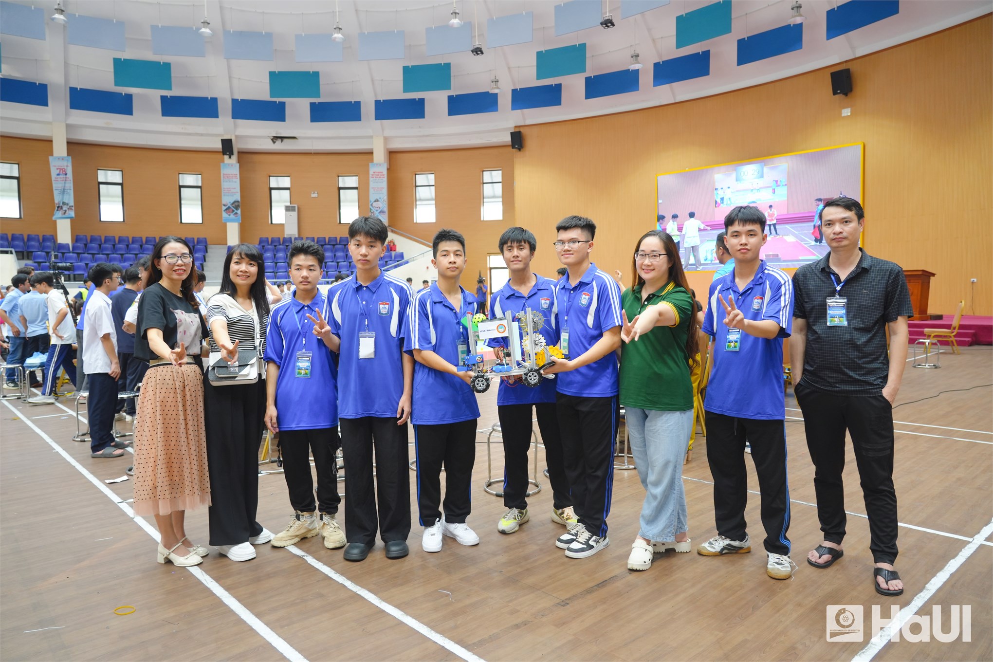 `Hùng Vương Robotics Challenge 2025`: Lan tỏa thông điệp `Gieo mầm xanh` vì tương lai bền vững