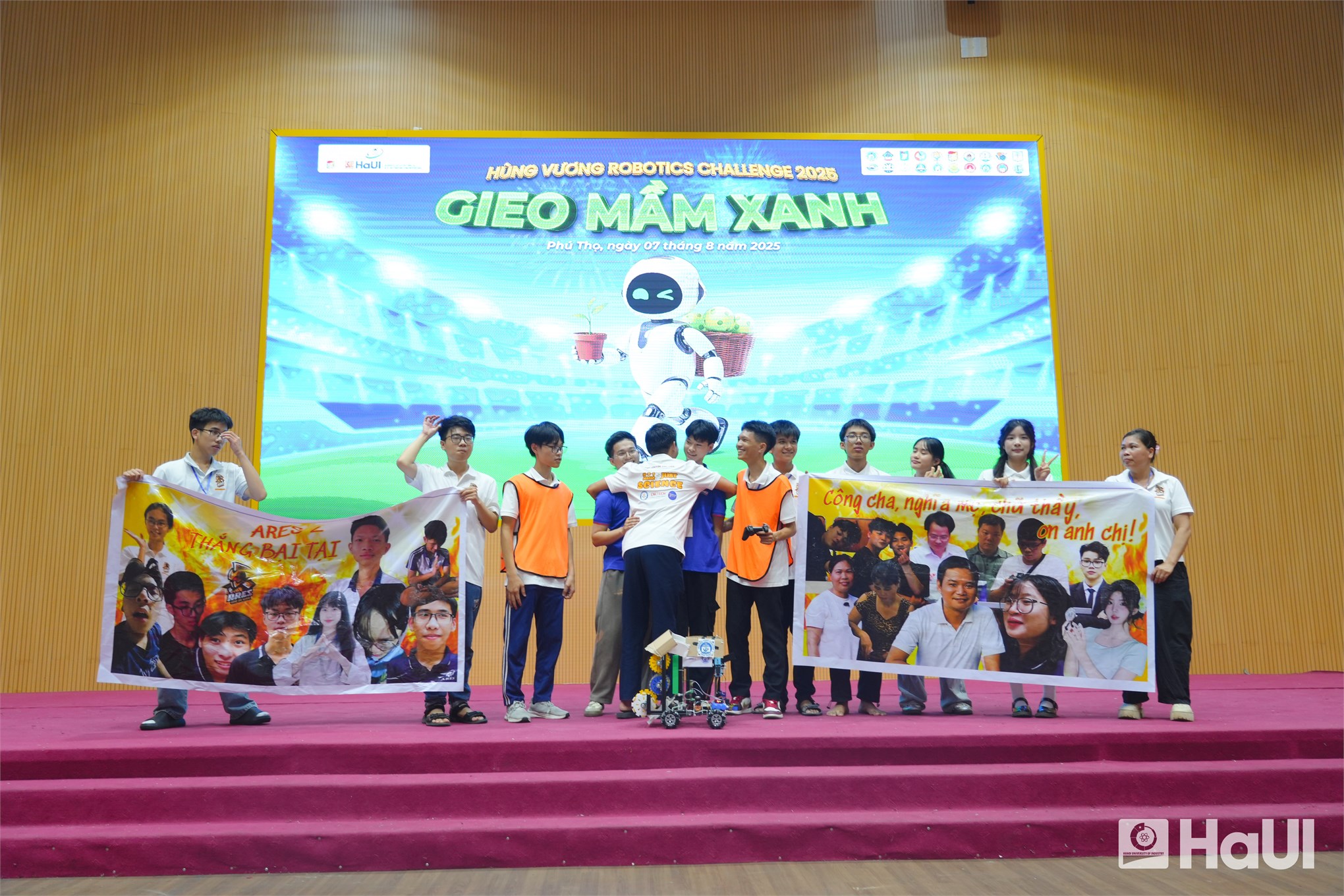 `Hùng Vương Robotics Challenge 2025`: Lan tỏa thông điệp `Gieo mầm xanh` vì tương lai bền vững