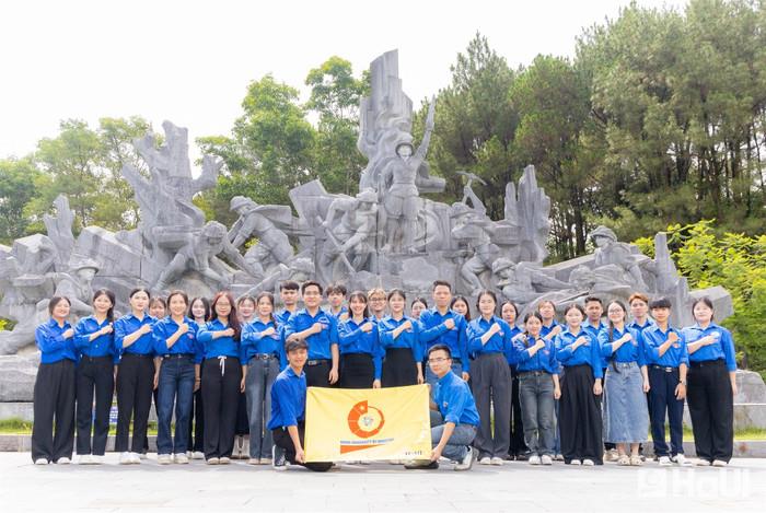 [giaoduc] Có trường chỉ 60 phút mở tiếp nhận, tới 1.200 SV đăng ký tình nguyện viên đại lễ A80