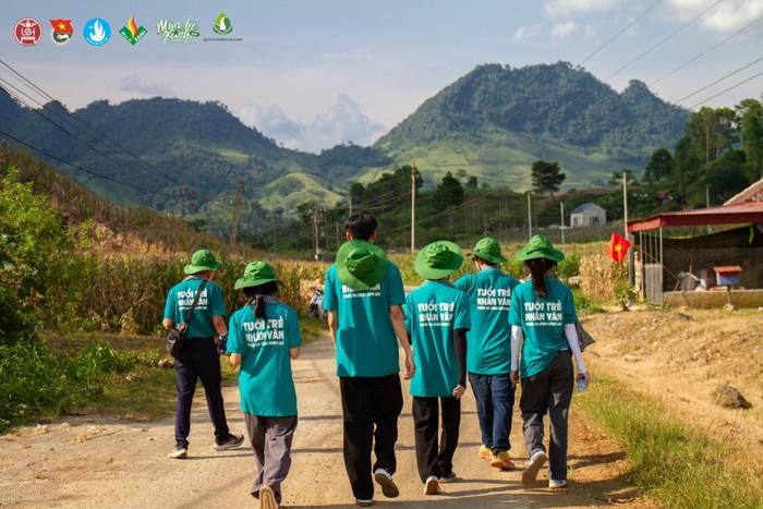 [giaoduc] Có trường chỉ 60 phút mở tiếp nhận, tới 1.200 SV đăng ký tình nguyện viên đại lễ A80