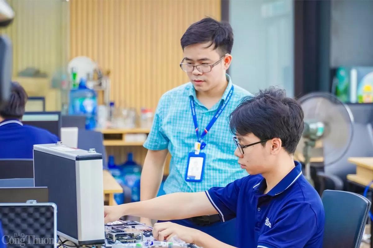 Những sinh viên xuất sắc đến từ chiến lược lớn: Câu chuyện đào tạo vi mạch bán dẫn tại HaUI