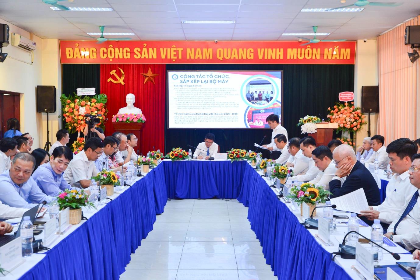 [vioit] Bộ trưởng Nguyễn Hồng Diên thăm và chỉ đạo tại Viện Nghiên cứu Chiến lược, Chính sách Công Thương