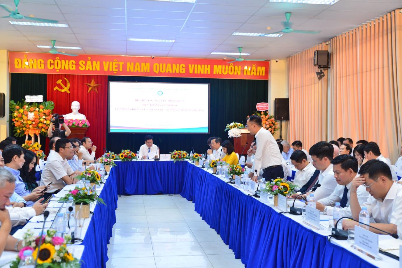 [vioit] Bộ trưởng Nguyễn Hồng Diên thăm và chỉ đạo tại Viện Nghiên cứu Chiến lược, Chính sách Công Thương