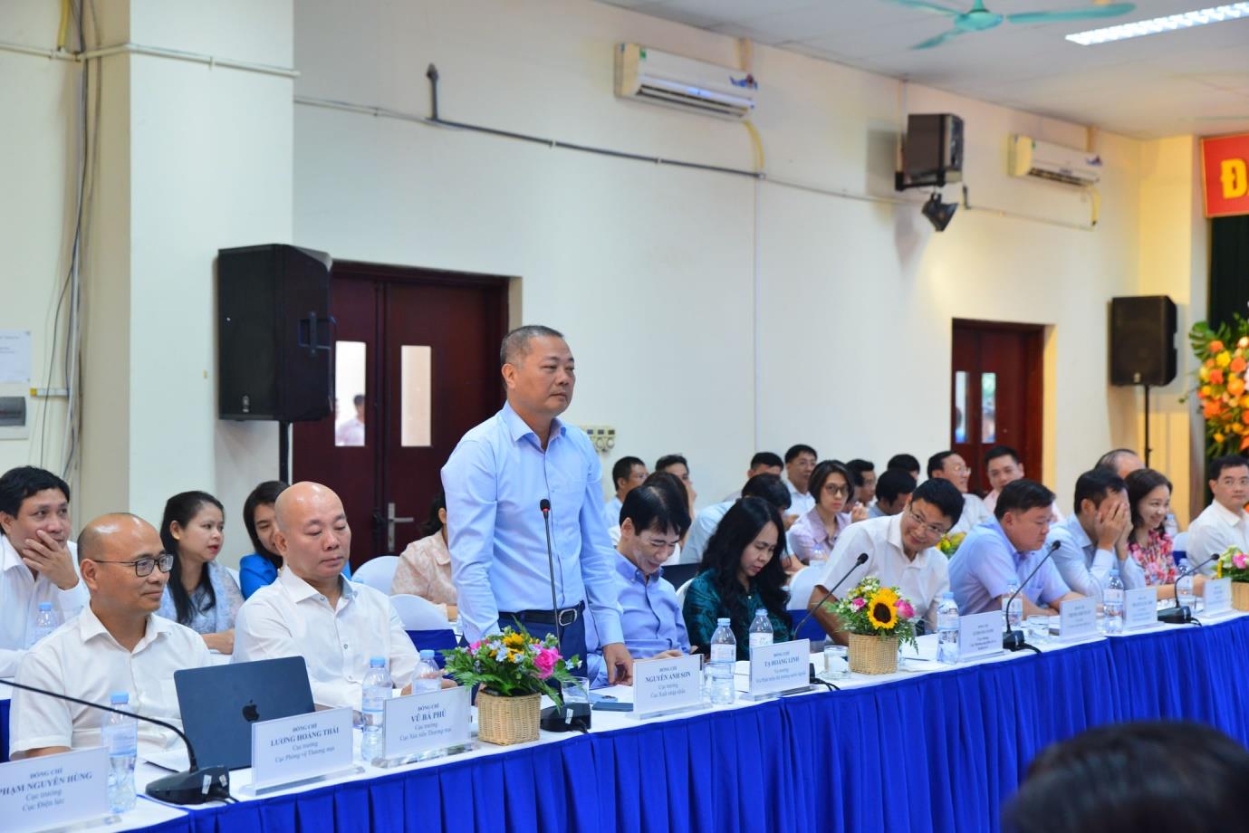 [vioit] Bộ trưởng Nguyễn Hồng Diên thăm và chỉ đạo tại Viện Nghiên cứu Chiến lược, Chính sách Công Thương