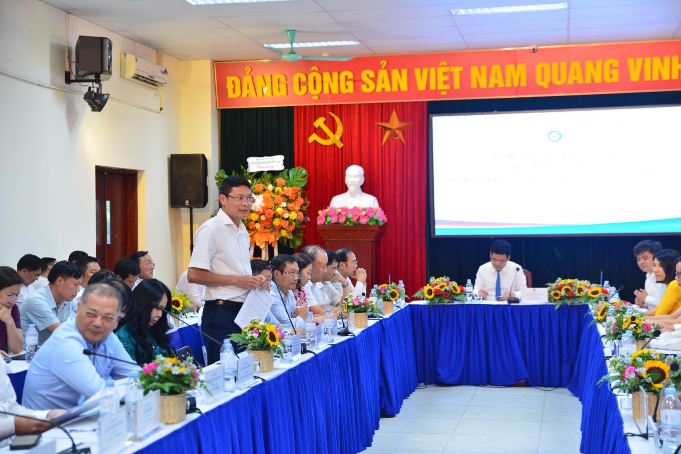 [vioit] Bộ trưởng Nguyễn Hồng Diên thăm và chỉ đạo tại Viện Nghiên cứu Chiến lược, Chính sách Công Thương