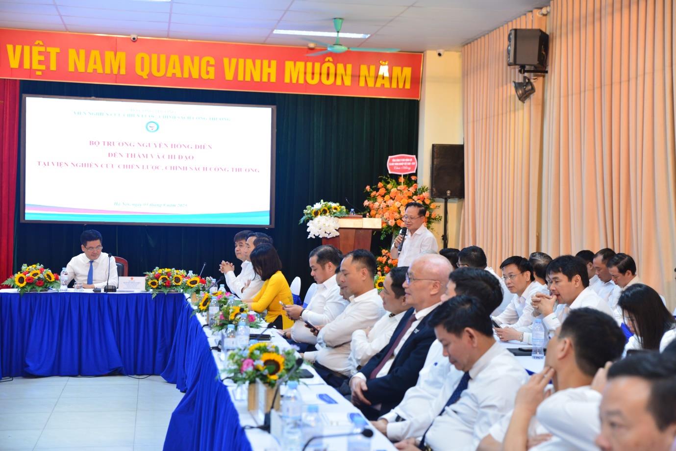 [vioit] Bộ trưởng Nguyễn Hồng Diên thăm và chỉ đạo tại Viện Nghiên cứu Chiến lược, Chính sách Công Thương