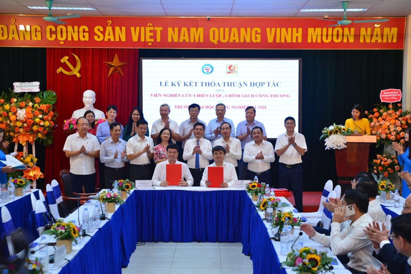 [vioit] Bộ trưởng Nguyễn Hồng Diên thăm và chỉ đạo tại Viện Nghiên cứu Chiến lược, Chính sách Công Thương