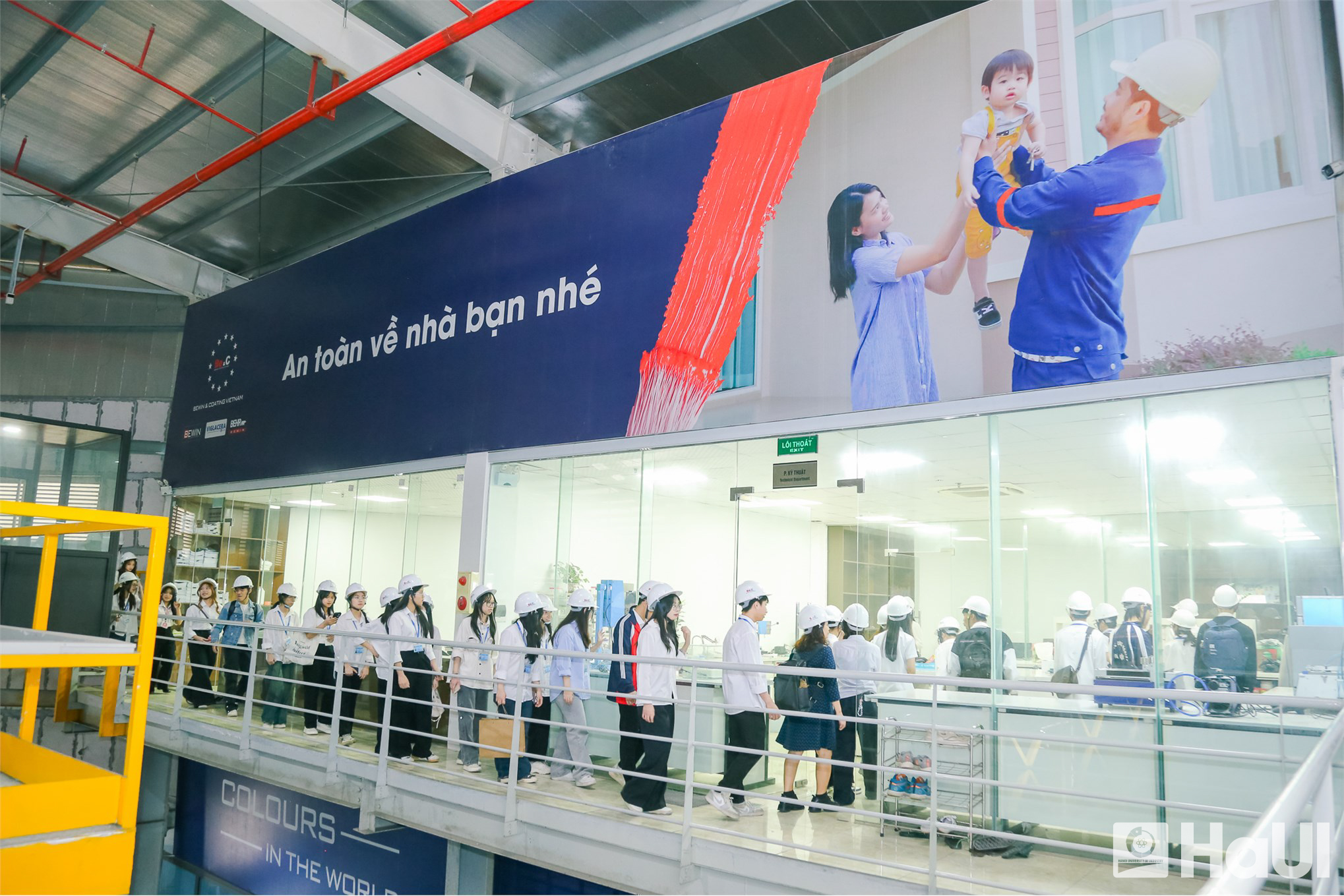 Sinh viên Trường Kinh tế, HaUI: trí tuệ, tự tin, khẳng định chất lượng đào tạo toàn diện