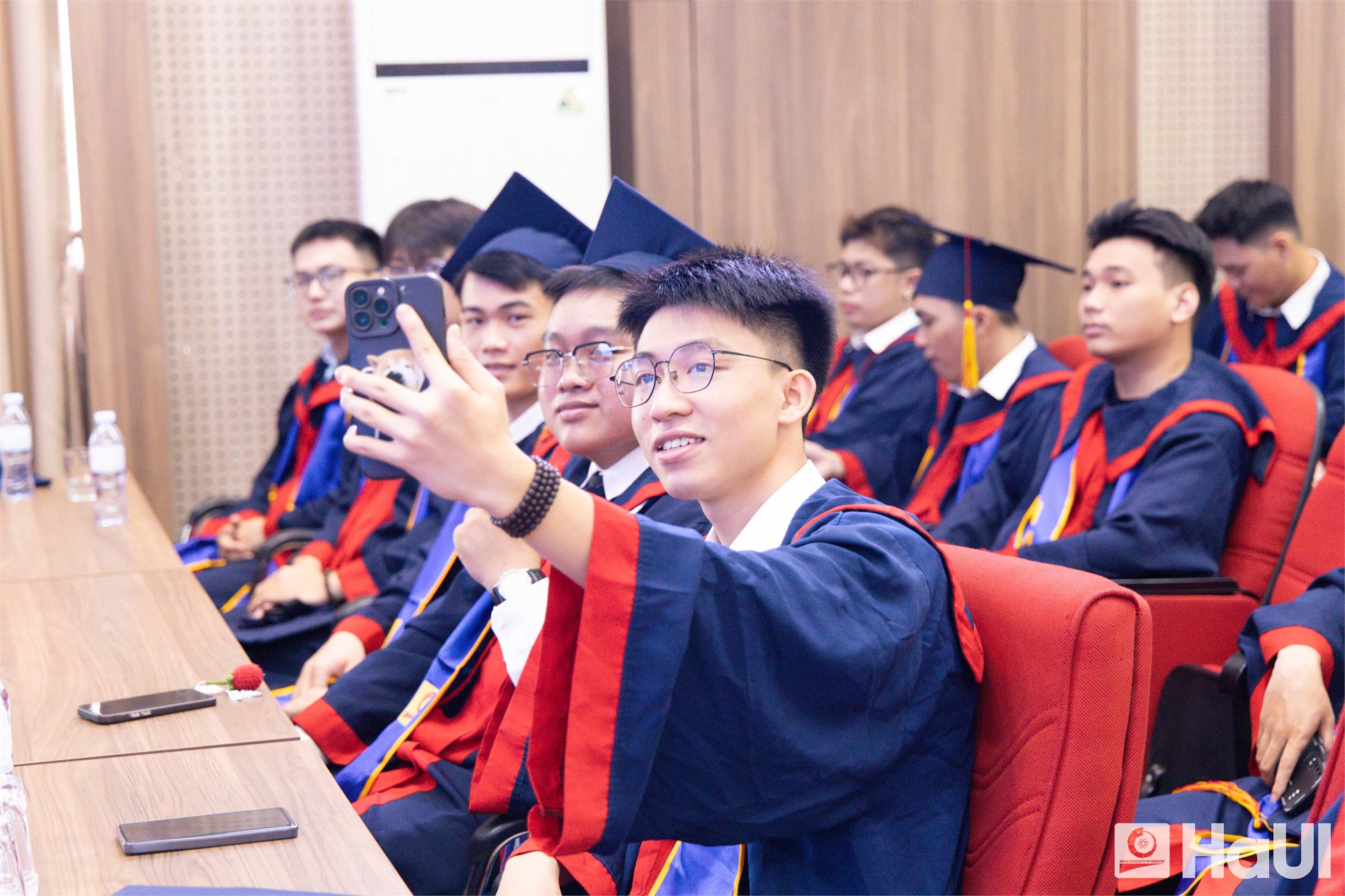 Hiệu trưởng Trường Điện – Điện tử, HaUI nhắn nhủ tân kỹ sư, cử nhân: Hãy sống nhân văn và học tập suốt đời