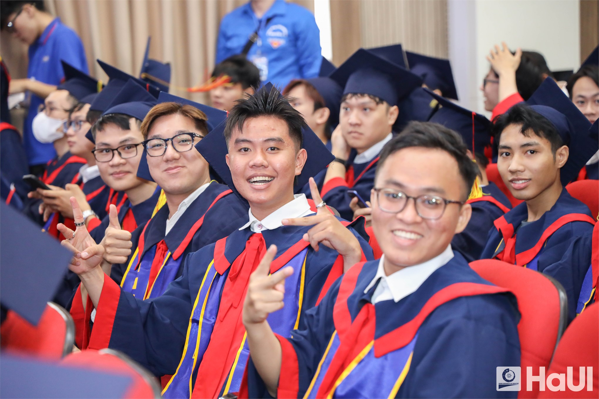 Hiệu trưởng Trường Điện – Điện tử, HaUI nhắn nhủ tân kỹ sư, cử nhân: Hãy sống nhân văn và học tập suốt đời