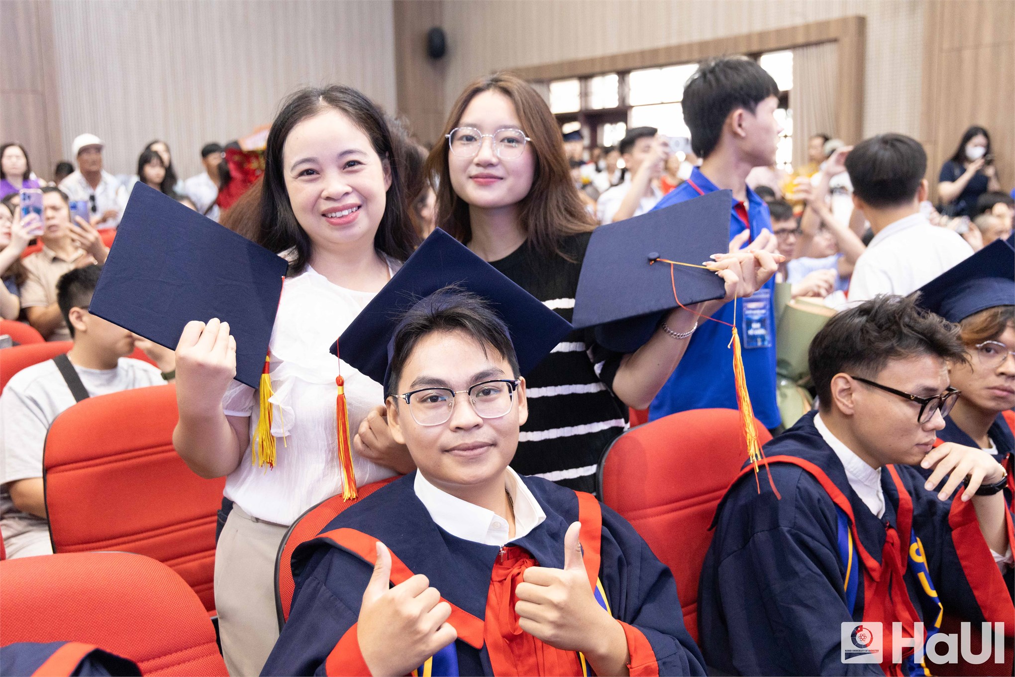 Hiệu trưởng Trường Điện – Điện tử, HaUI nhắn nhủ tân kỹ sư, cử nhân: Hãy sống nhân văn và học tập suốt đời