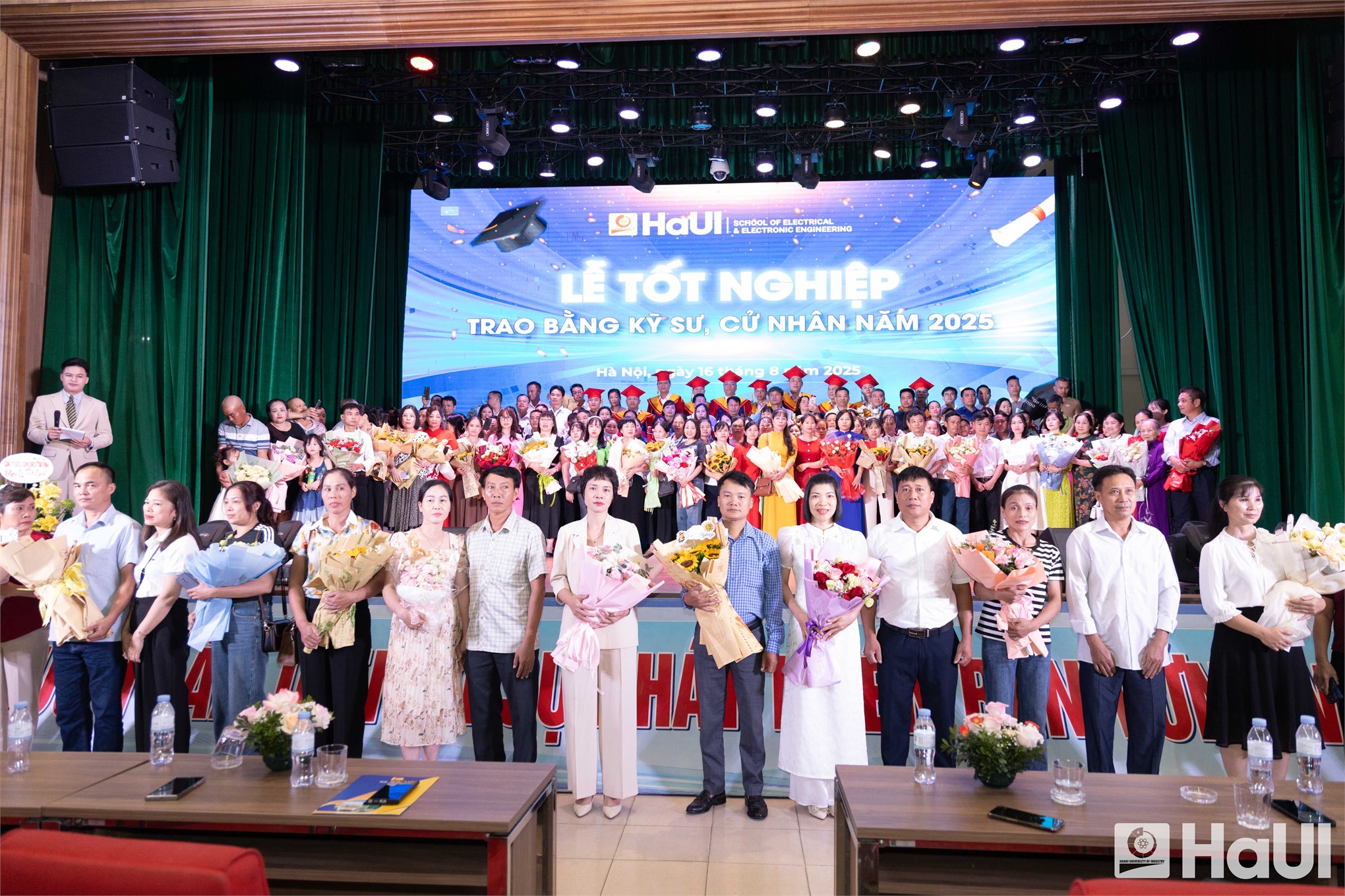 Hiệu trưởng Trường Điện – Điện tử, HaUI nhắn nhủ tân kỹ sư, cử nhân: Hãy sống nhân văn và học tập suốt đời