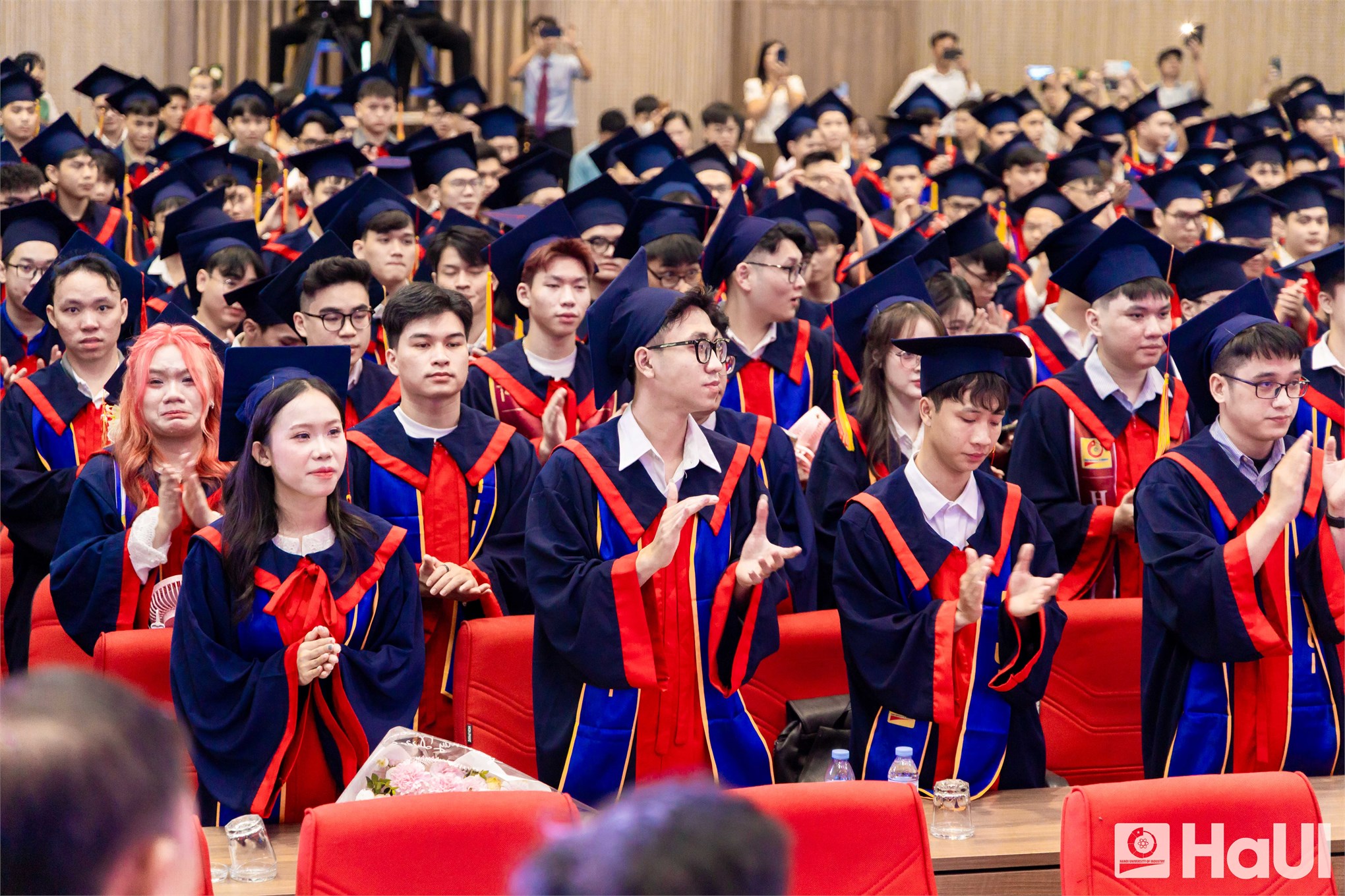 Hiệu trưởng Trường Điện – Điện tử, HaUI nhắn nhủ tân kỹ sư, cử nhân: Hãy sống nhân văn và học tập suốt đời