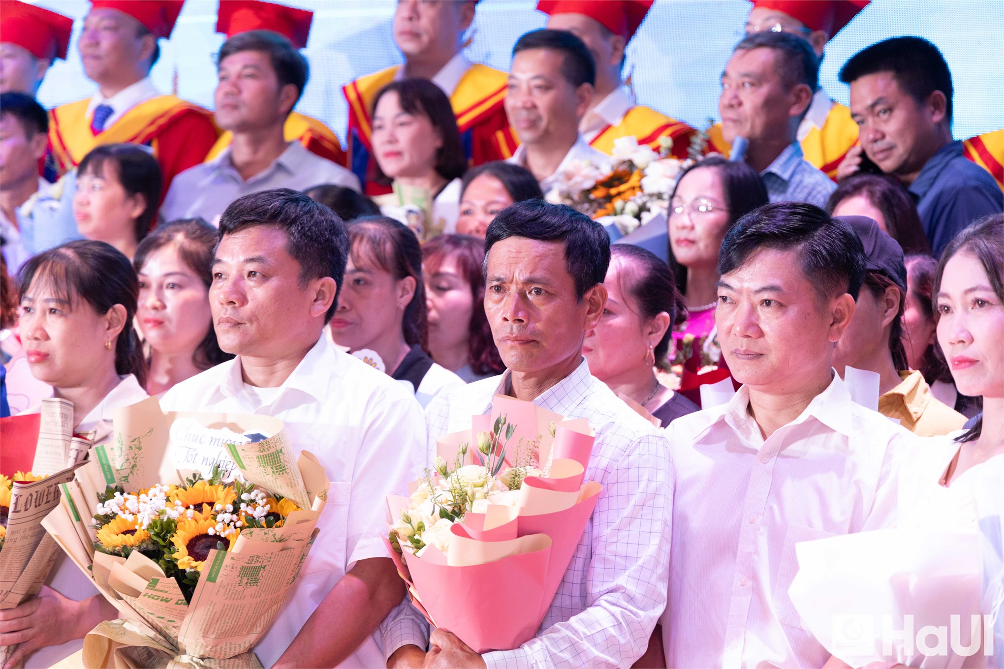 Hiệu trưởng Trường Điện – Điện tử, HaUI nhắn nhủ tân kỹ sư, cử nhân: Hãy sống nhân văn và học tập suốt đời