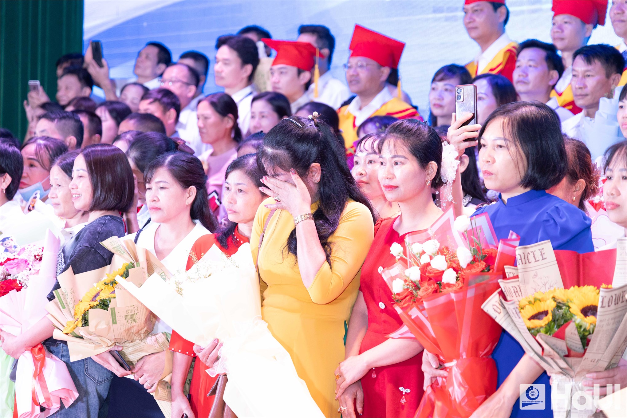 Hiệu trưởng Trường Điện – Điện tử, HaUI nhắn nhủ tân kỹ sư, cử nhân: Hãy sống nhân văn và học tập suốt đời