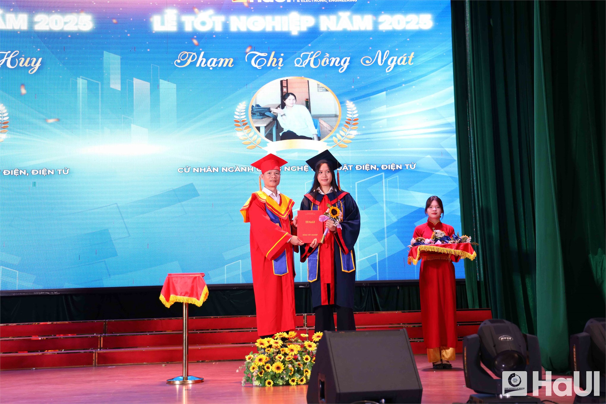 Hiệu trưởng Trường Điện – Điện tử, HaUI nhắn nhủ tân kỹ sư, cử nhân: Hãy sống nhân văn và học tập suốt đời