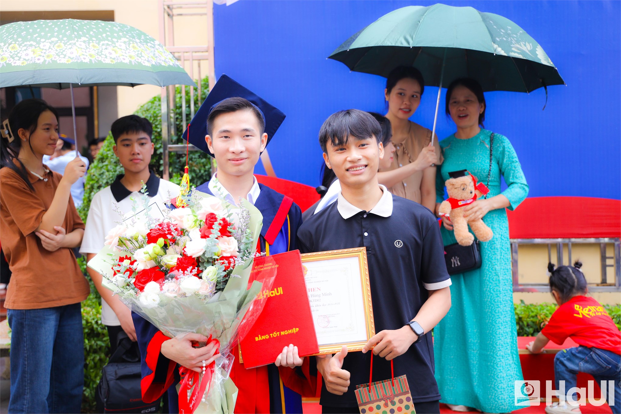 Hiệu trưởng Trường Điện – Điện tử, HaUI nhắn nhủ tân kỹ sư, cử nhân: Hãy sống nhân văn và học tập suốt đời