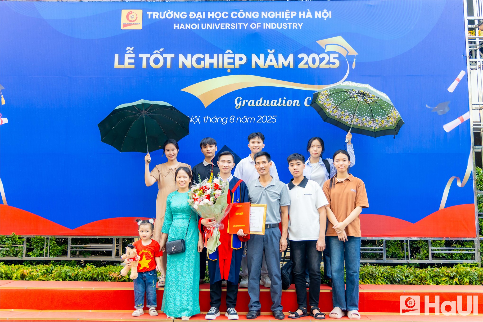 Hiệu trưởng Trường Điện – Điện tử, HaUI nhắn nhủ tân kỹ sư, cử nhân: Hãy sống nhân văn và học tập suốt đời