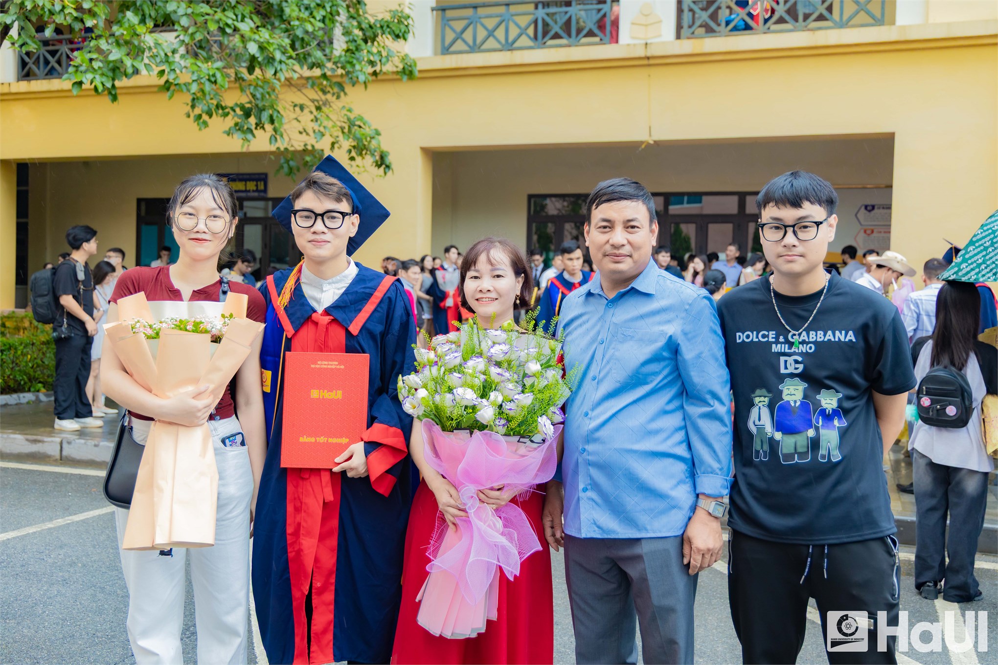 Hiệu trưởng Trường Điện – Điện tử, HaUI nhắn nhủ tân kỹ sư, cử nhân: Hãy sống nhân văn và học tập suốt đời