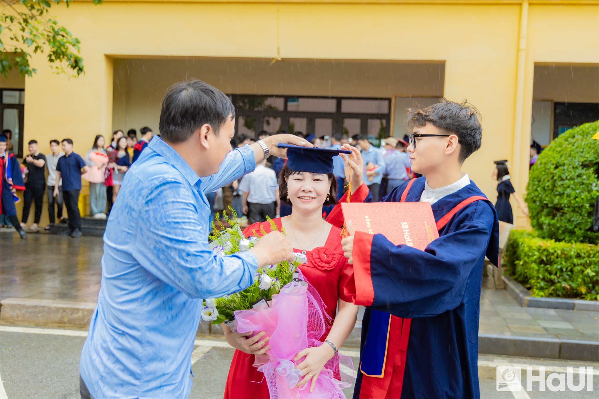 Hiệu trưởng Trường Điện – Điện tử, HaUI nhắn nhủ tân kỹ sư, cử nhân: Hãy sống nhân văn và học tập suốt đời