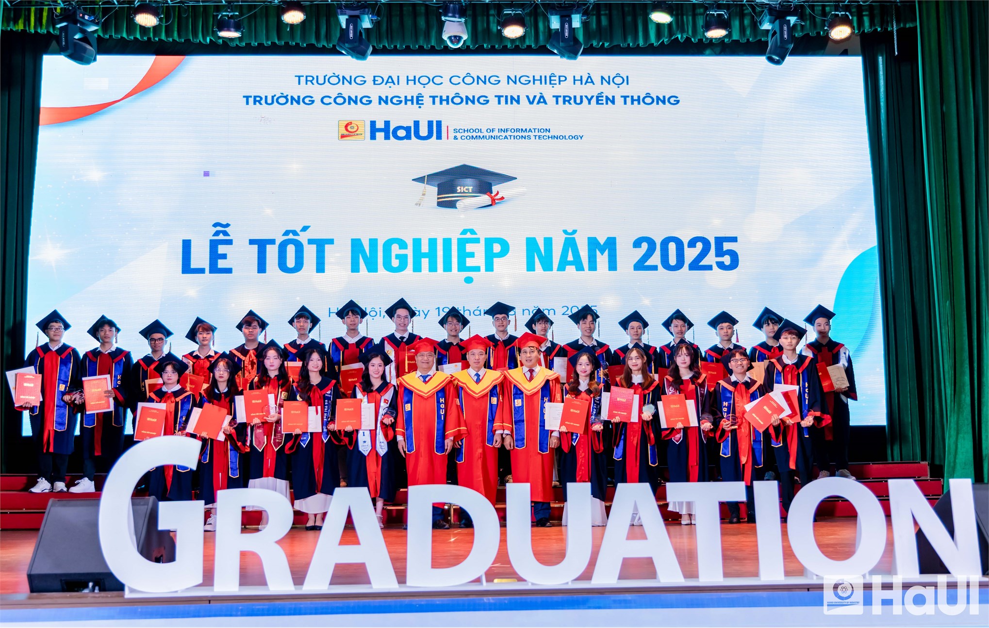 Trường Công nghệ thông tin &Truyền thông: đến với SICT là cái duyên, đi cùng nhau là cả một thanh xuân rực rỡ