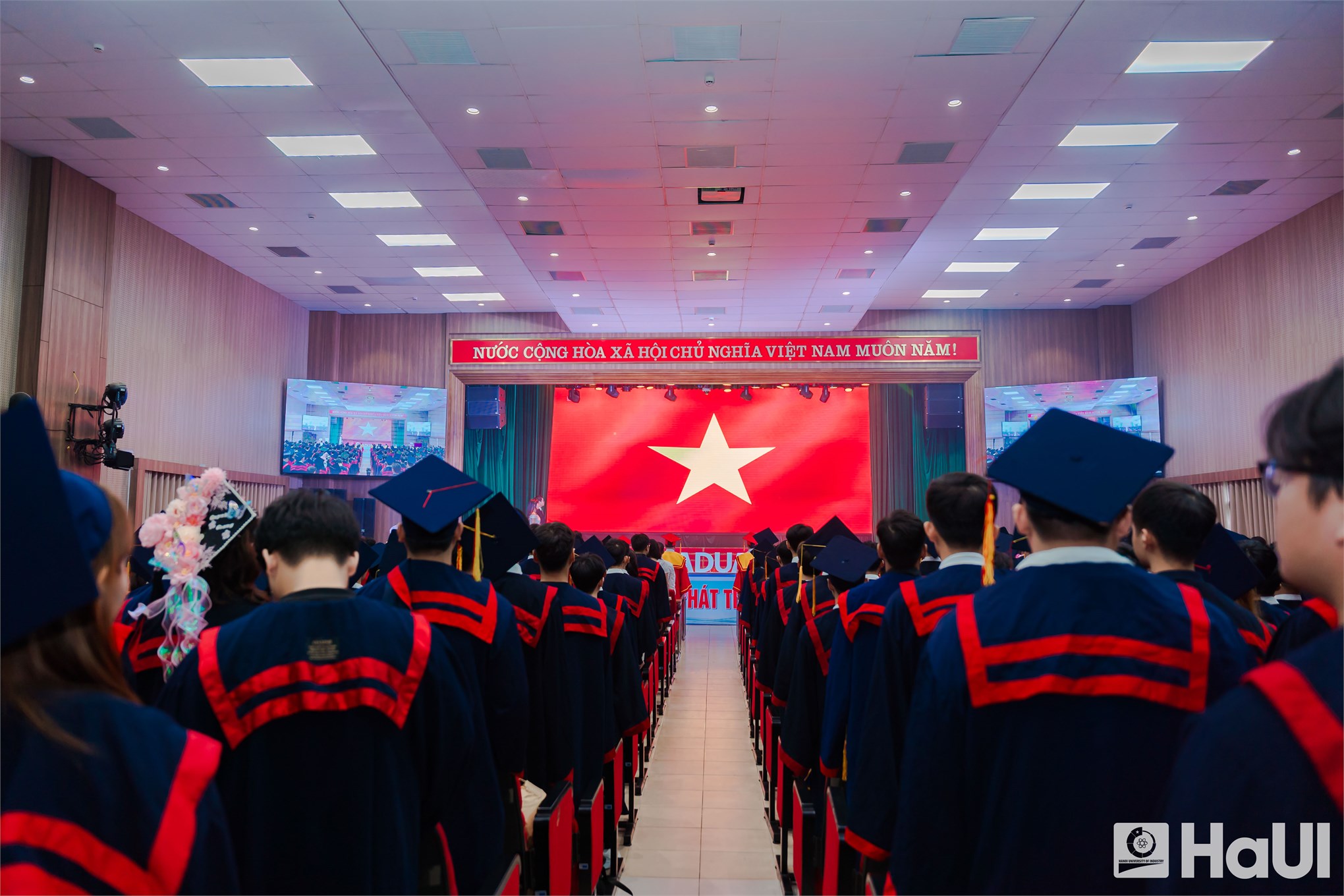 Trường Công nghệ thông tin &Truyền thông: đến với SICT là cái duyên, đi cùng nhau là cả một thanh xuân rực rỡ