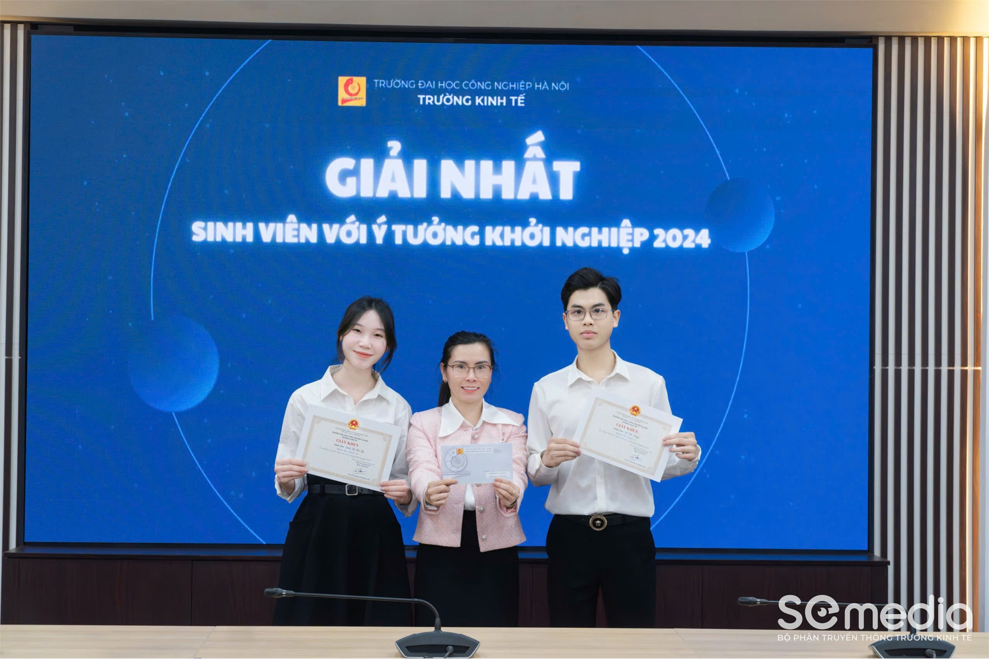 A Portrait of Excellence: Business Administration valedictorian Đinh Thi Thu Ha