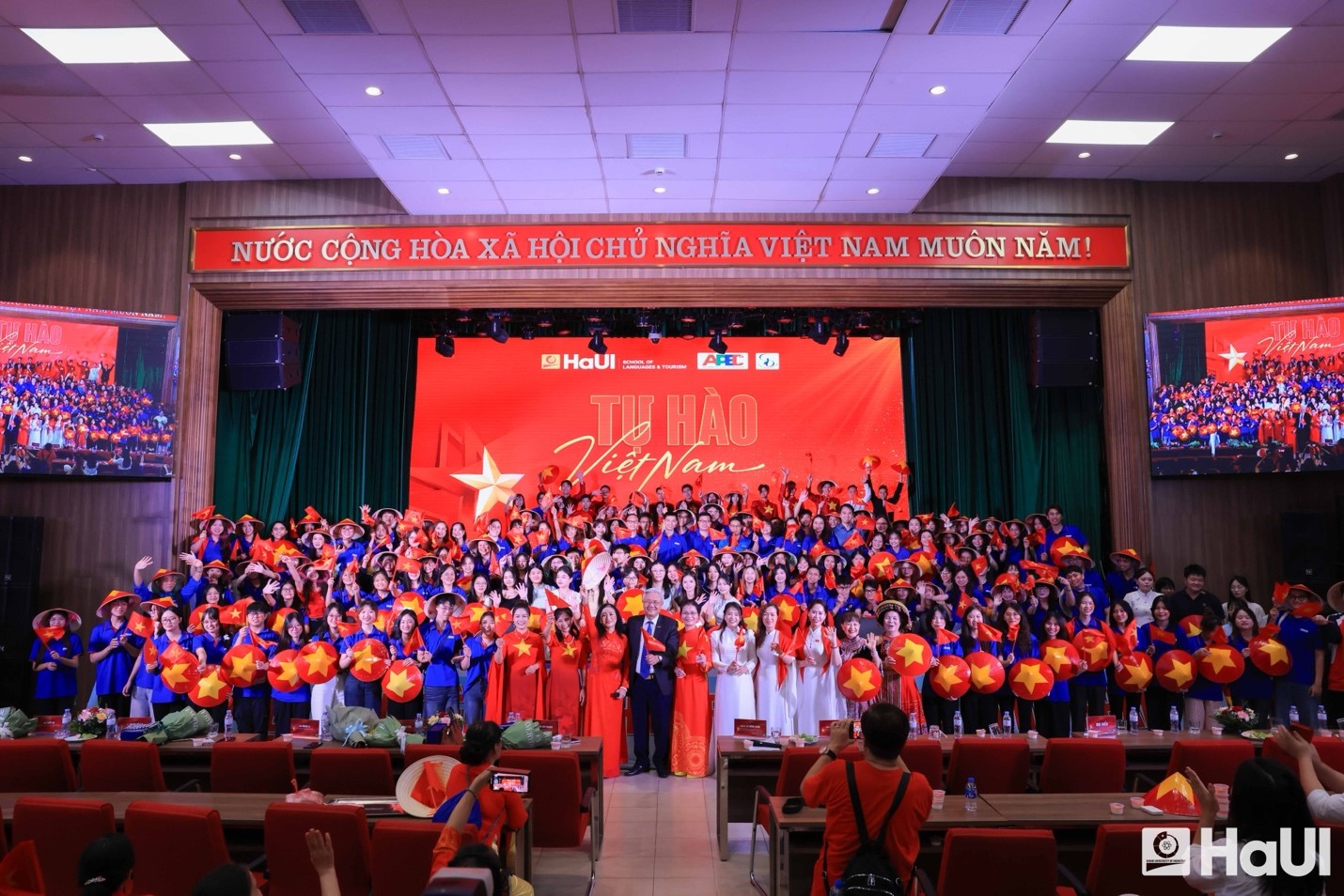 “Tự hào Việt Nam” – Tinh thần dân tộc trong mỗi sinh viên Trường Đại học Công nghiệp Hà Nội