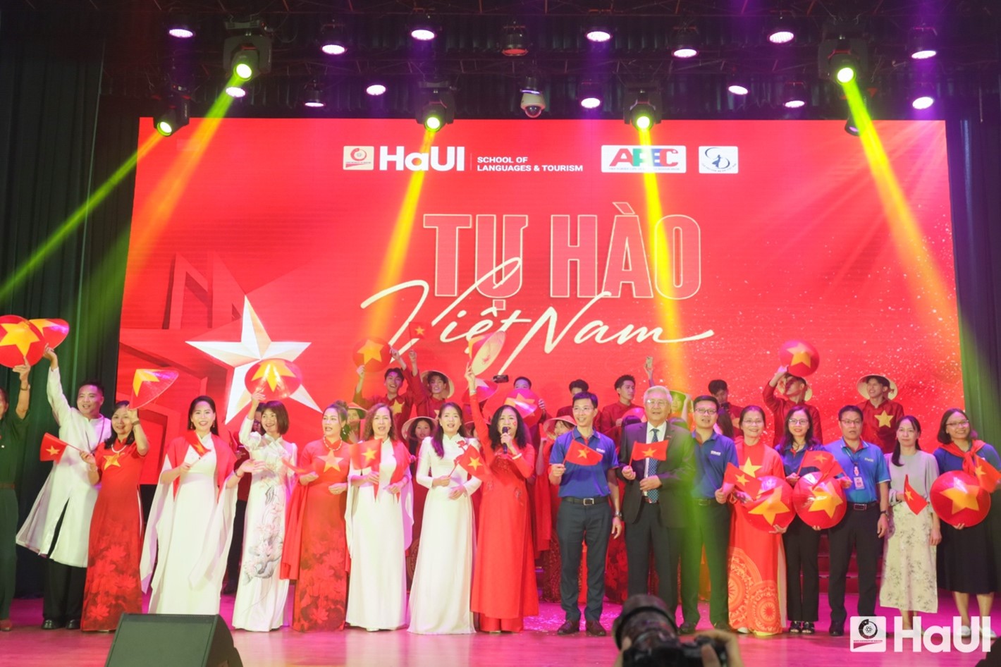 “Tự hào Việt Nam” – Tinh thần dân tộc trong mỗi sinh viên Trường Đại học Công nghiệp Hà Nội