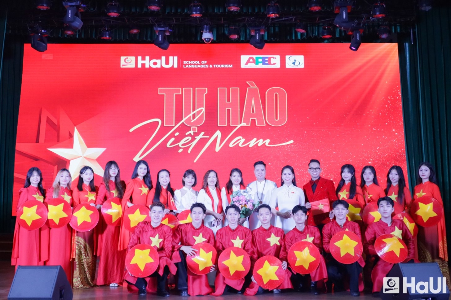 “Tự hào Việt Nam” – Tinh thần dân tộc trong mỗi sinh viên Trường Đại học Công nghiệp Hà Nội