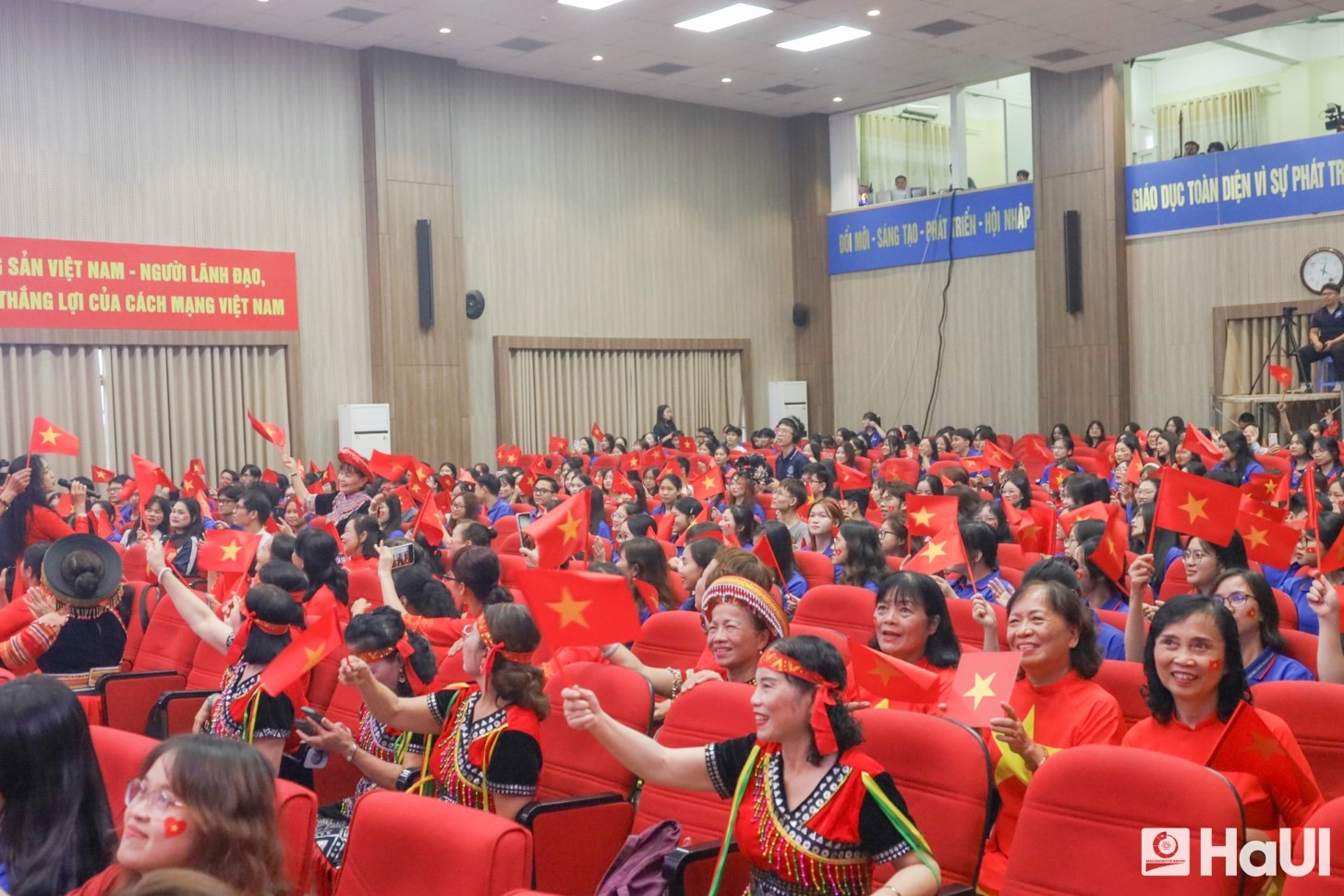 “Tự hào Việt Nam” – Tinh thần dân tộc trong mỗi sinh viên Trường Đại học Công nghiệp Hà Nội