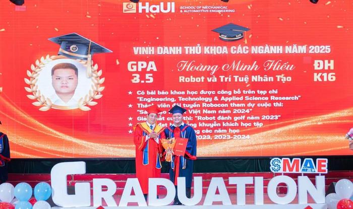 [giaoduc] Thủ khoa tốt nghiệp ngành Robot và Trí tuệ nhân tạo của HaUI ghi dấu ấn với nhiều thành tích nổi bật